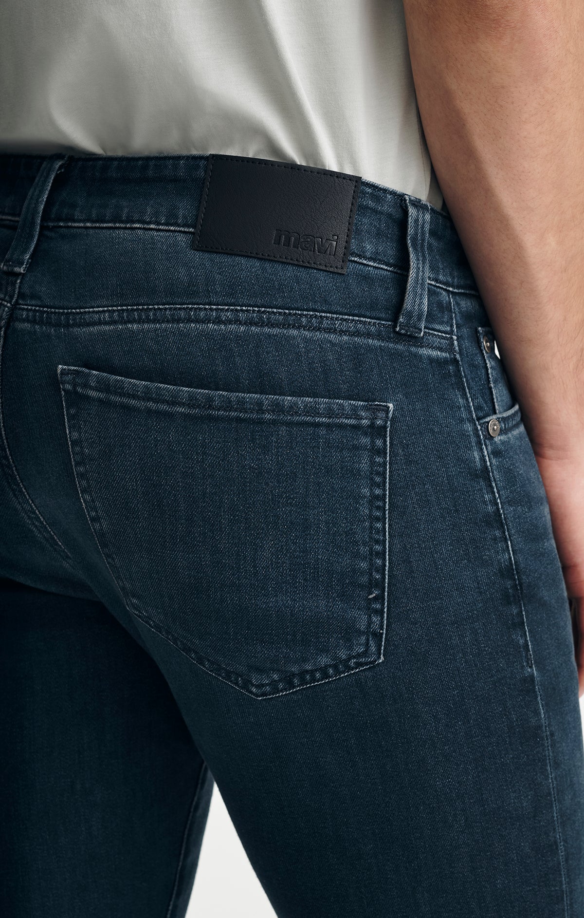 JAKE SLIM LEG IN DEEP BRUSHED AIR-LITE - Mavi Jeans