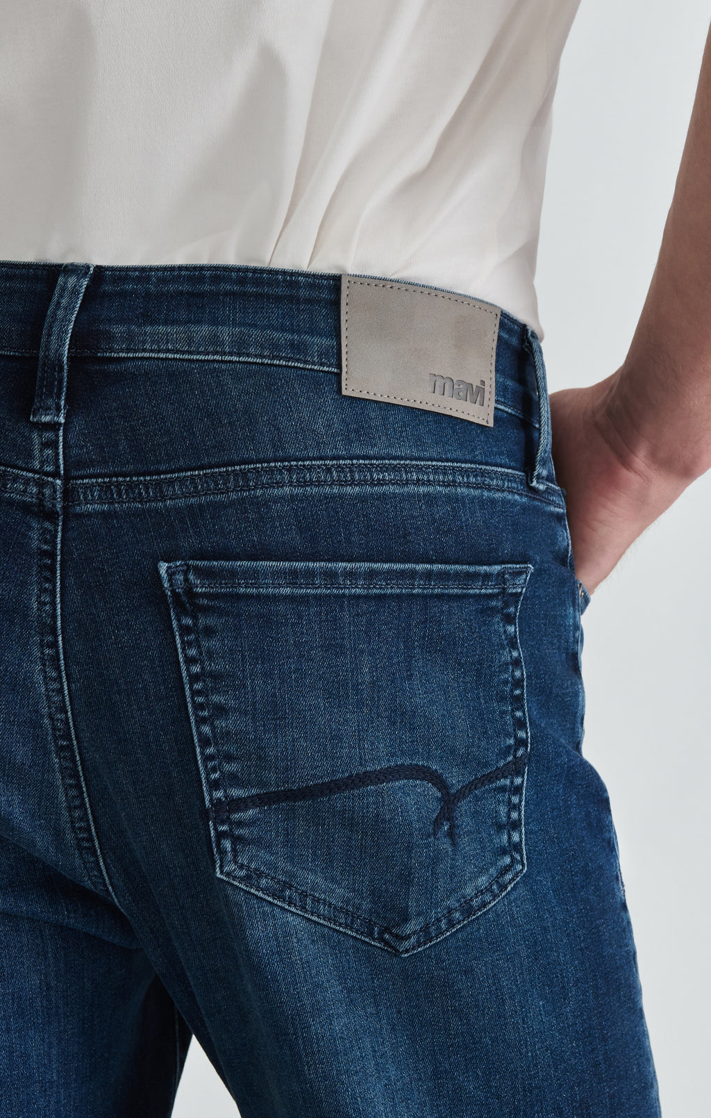 ZACH STRAIGHT LEG IN MID USED WILLIAMSBURG - Mavi Jeans