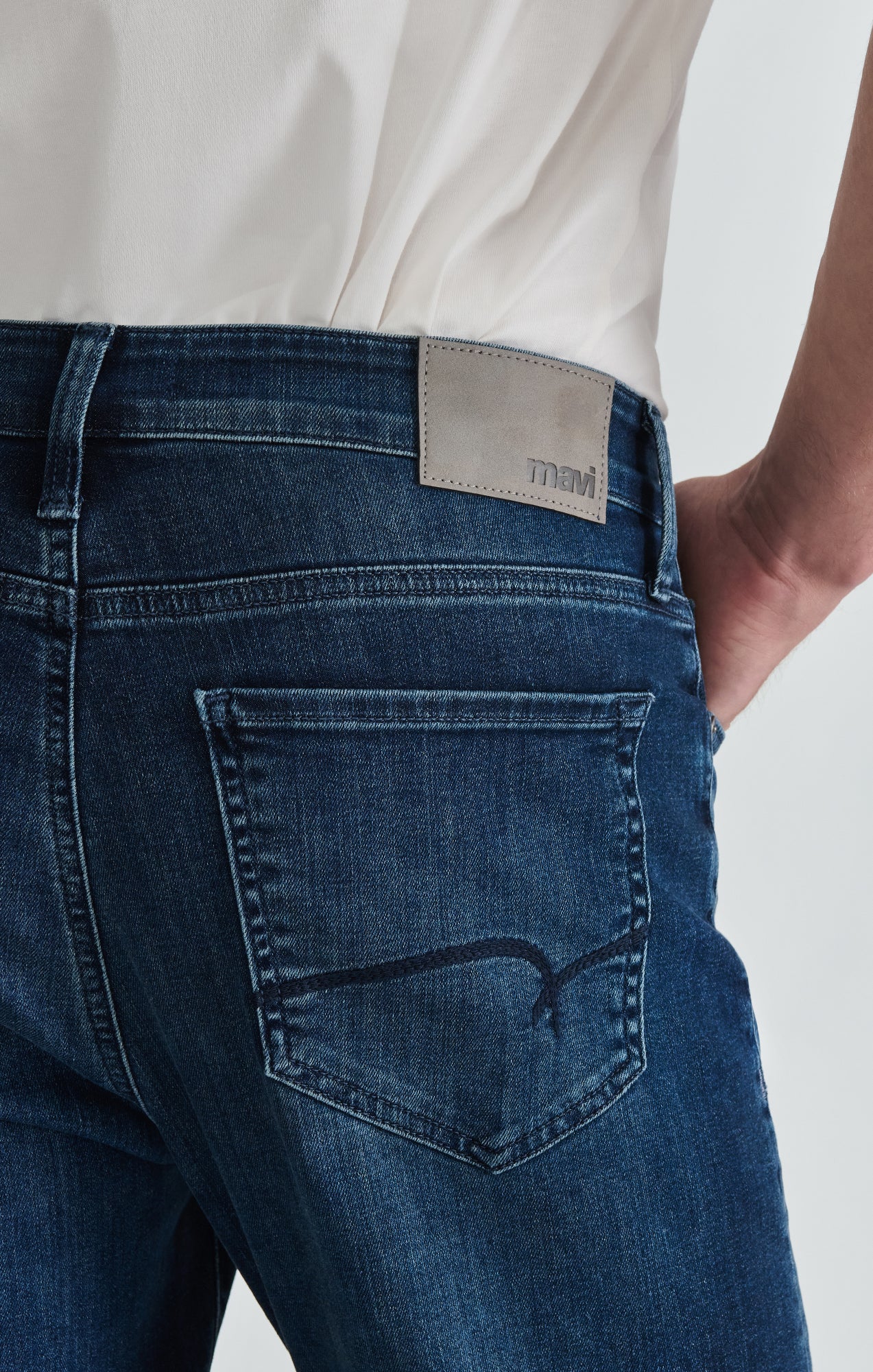 ZACH STRAIGHT LEG IN MID USED WILLIAMSBURG - Mavi Jeans
