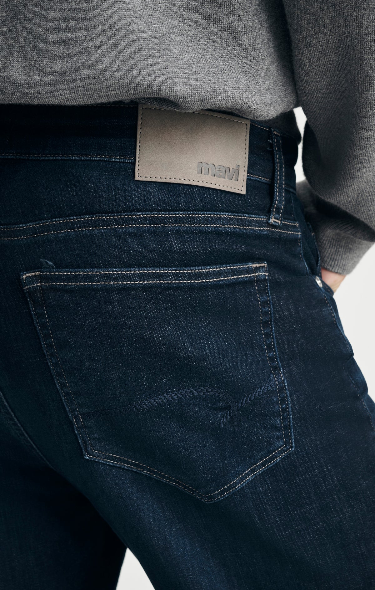 ZACH STRAIGHT LEG IN RINSE BRUSHED FEATHER BLUE - Mavi Jeans