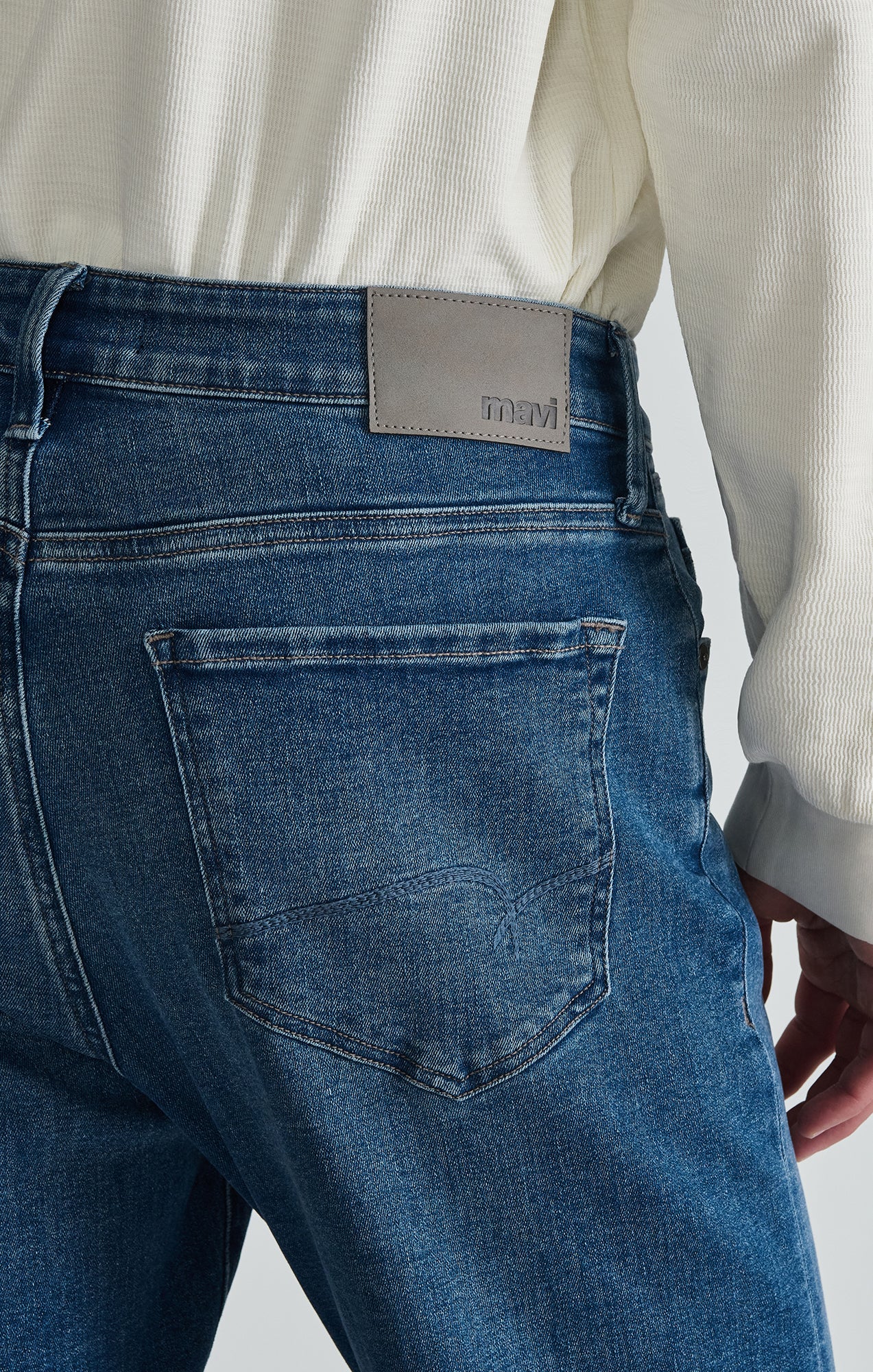 ZACH STRAIGHT LEG IN MID VINTAGE WILLIAMSBURG - Mavi Jeans