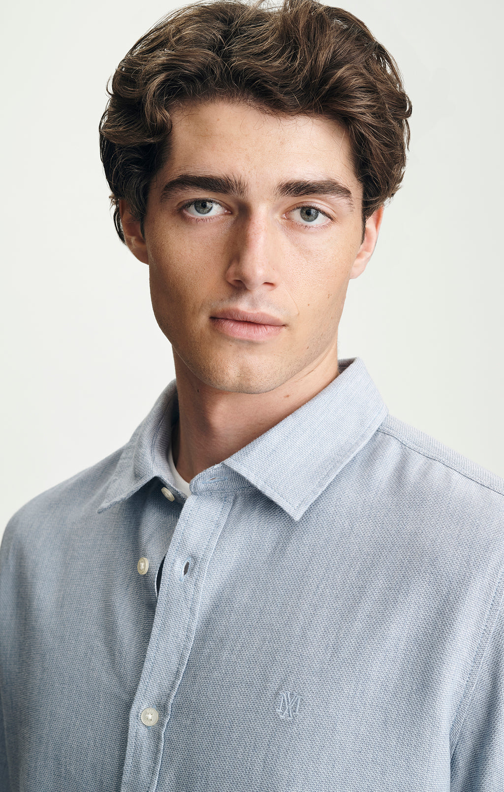 SLIM BUTTON-UP SHIRT IN COUNTRY BLUE