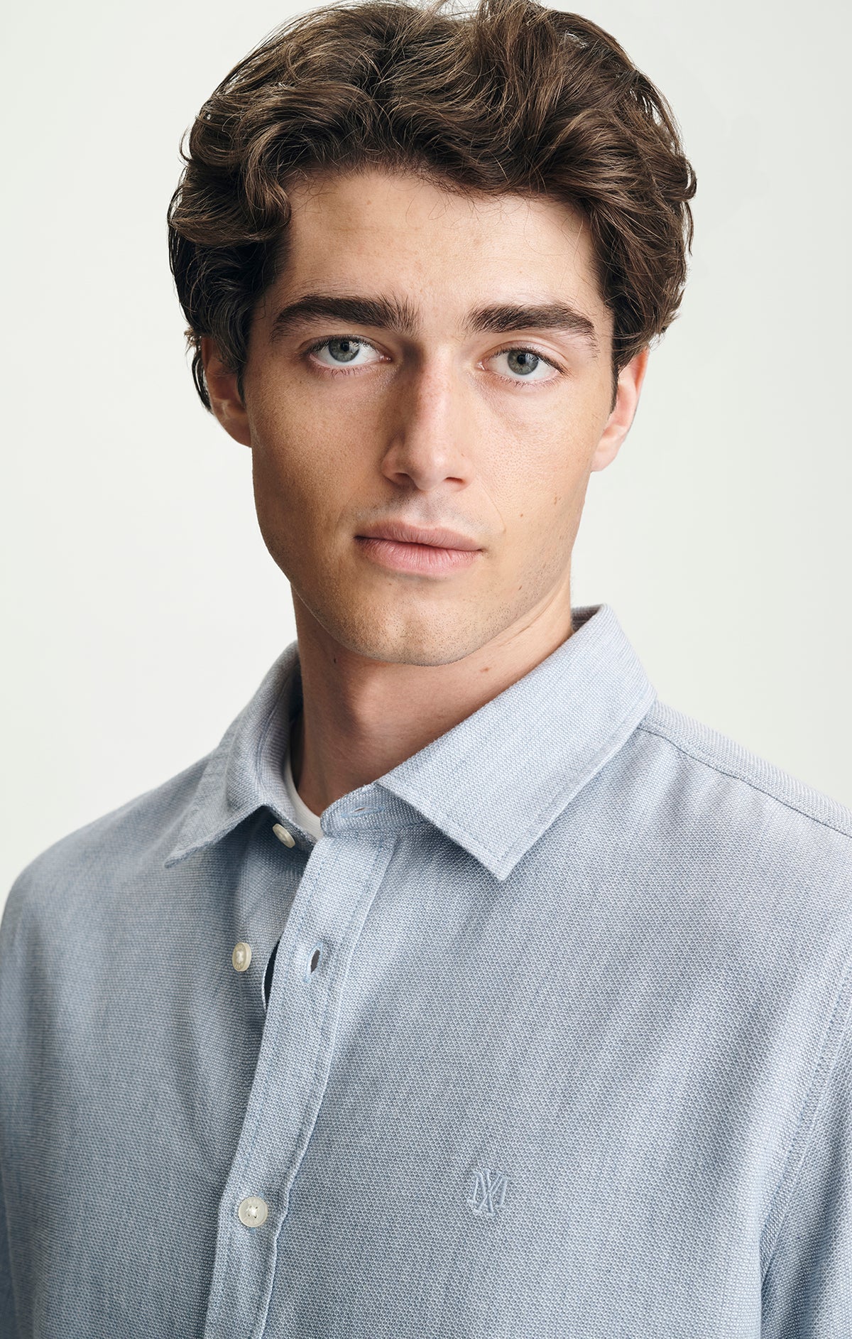 SLIM BUTTON-UP SHIRT IN COUNTRY BLUE