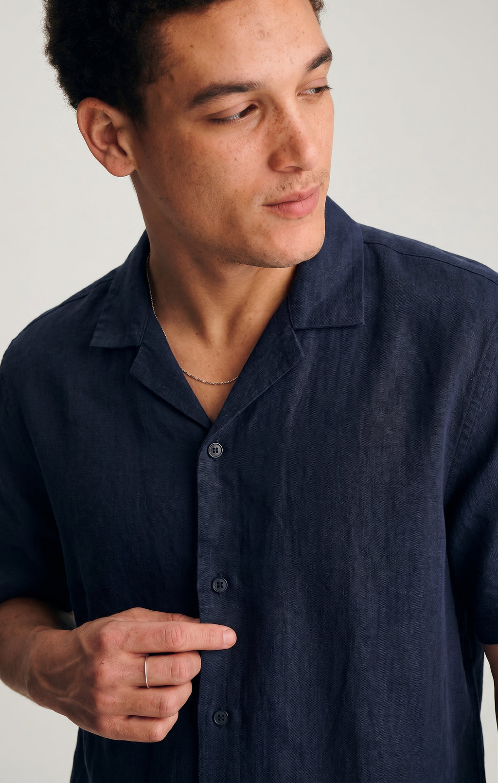 LINEN TWILL SHORT SLEEVE BUTTON-UP SHIRT IN SKY CAPTAIN