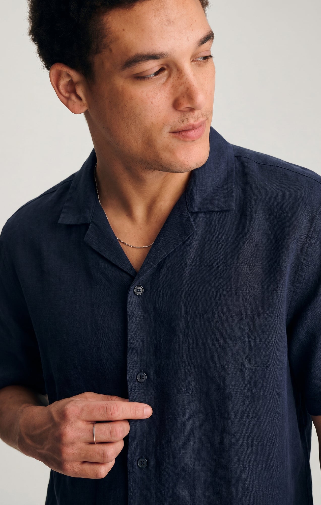 LINEN TWILL SHORT SLEEVE BUTTON-UP SHIRT IN SKY CAPTAIN