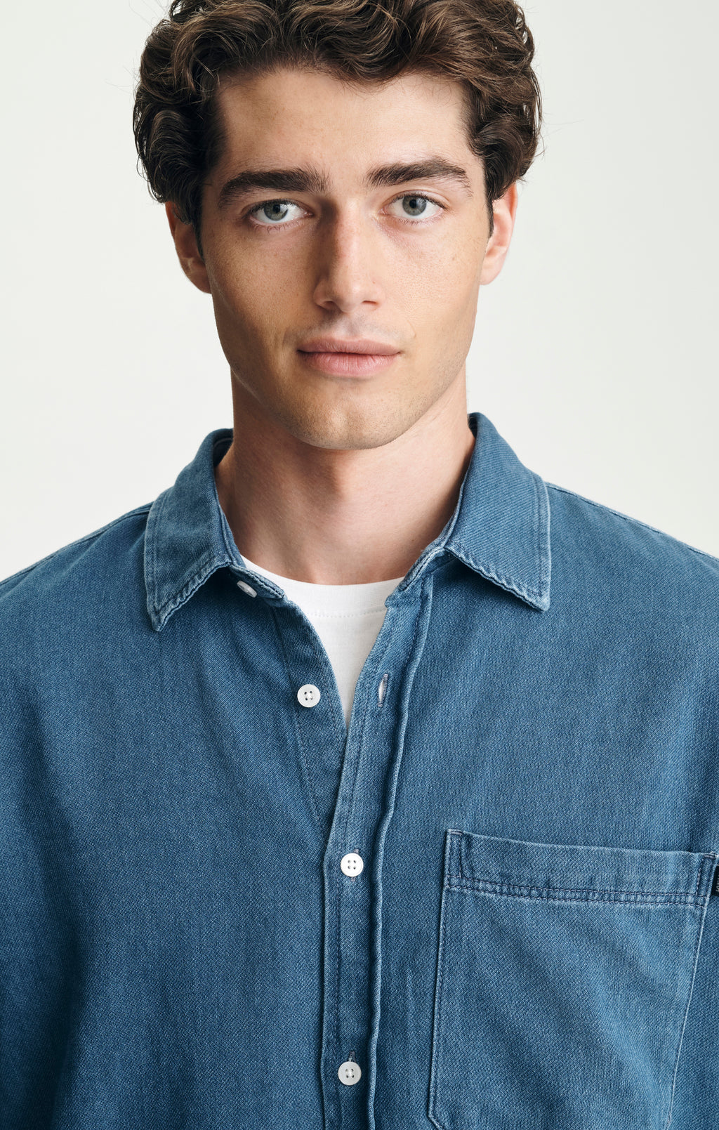 ONE POCKET BUTTON-UP SHIRT IN İNDIGO