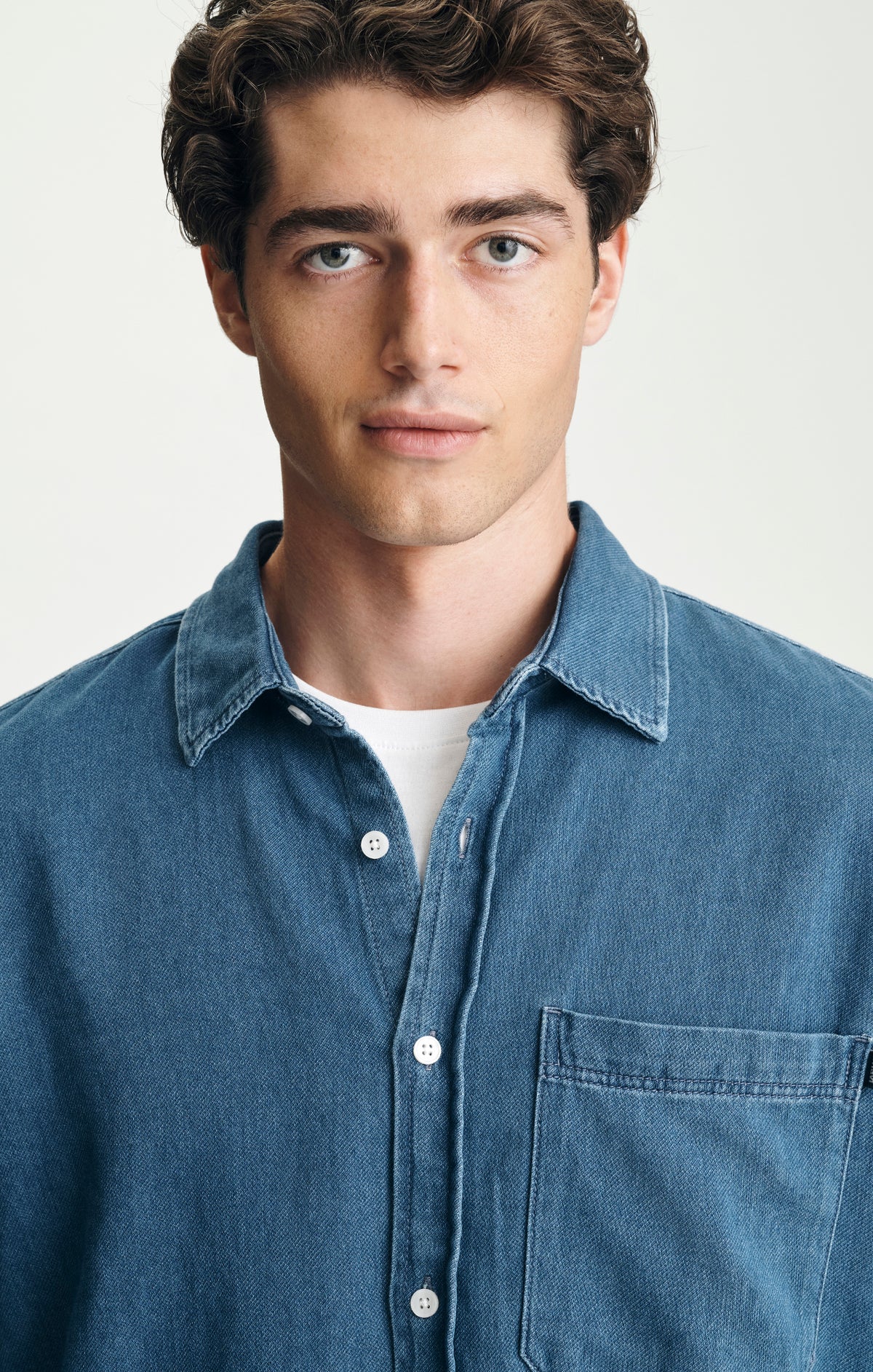 ONE POCKET BUTTON-UP SHIRT IN İNDIGO