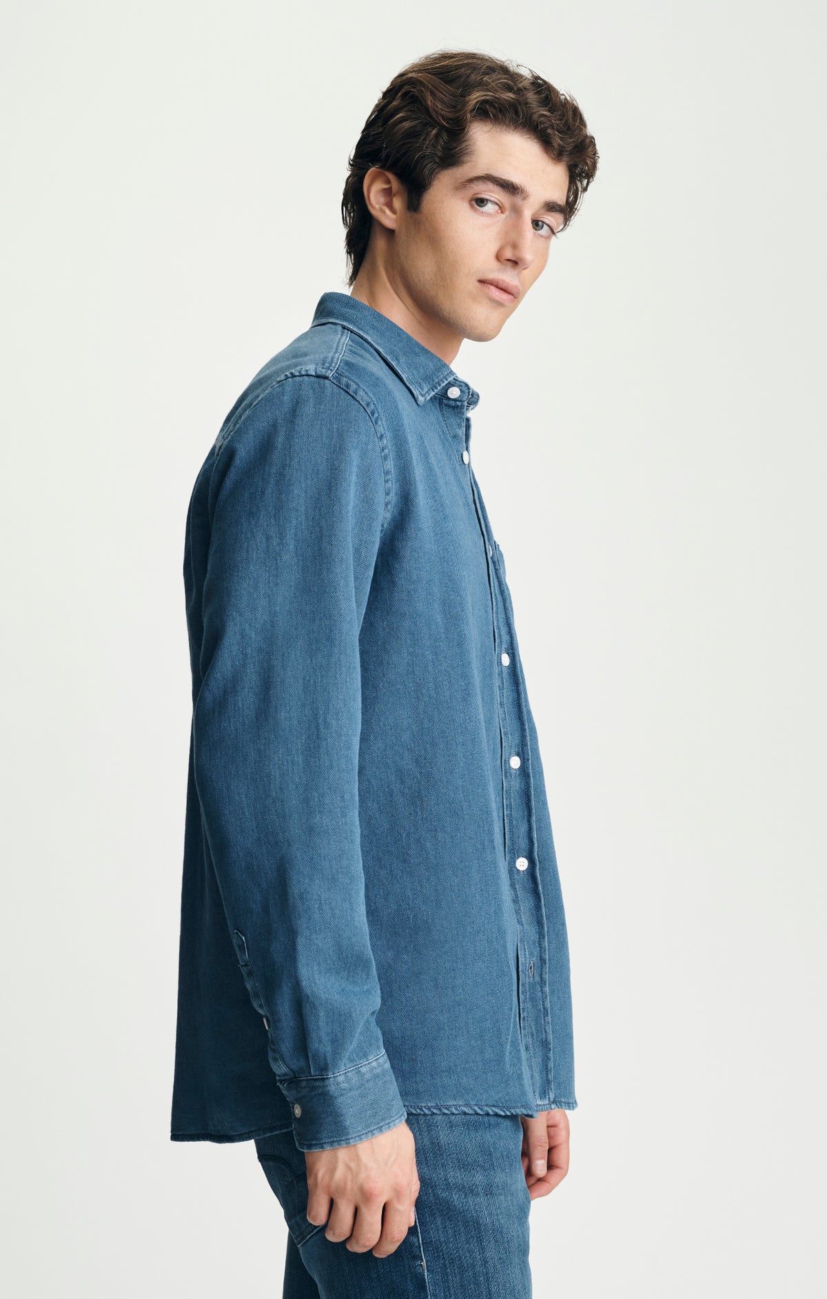 ONE POCKET BUTTON-UP SHIRT IN İNDIGO