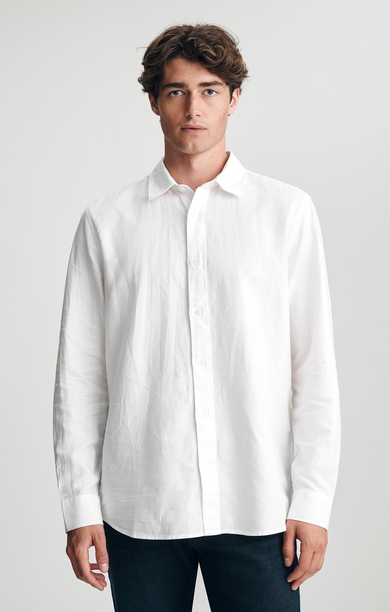 BUTTON-UP SHIRT IN WHITE