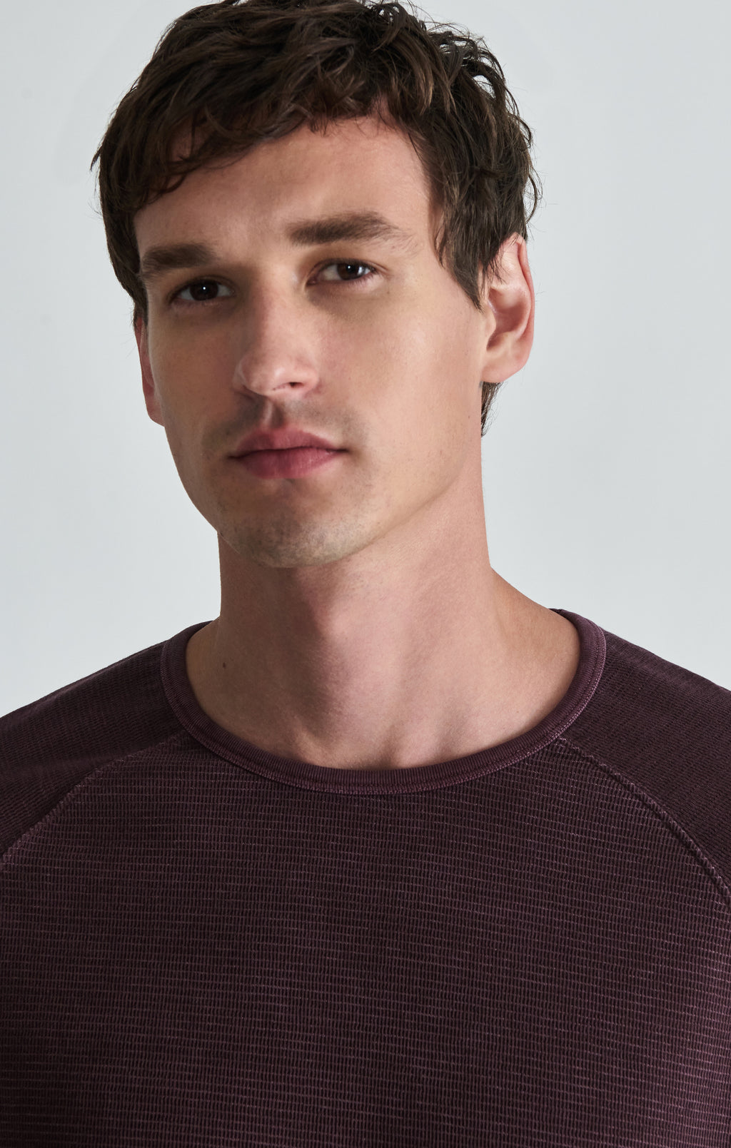 INTERLOCK RAGLAN LONG SLEEVE T-SHIRT IN FUDGE - Mavi Jeans