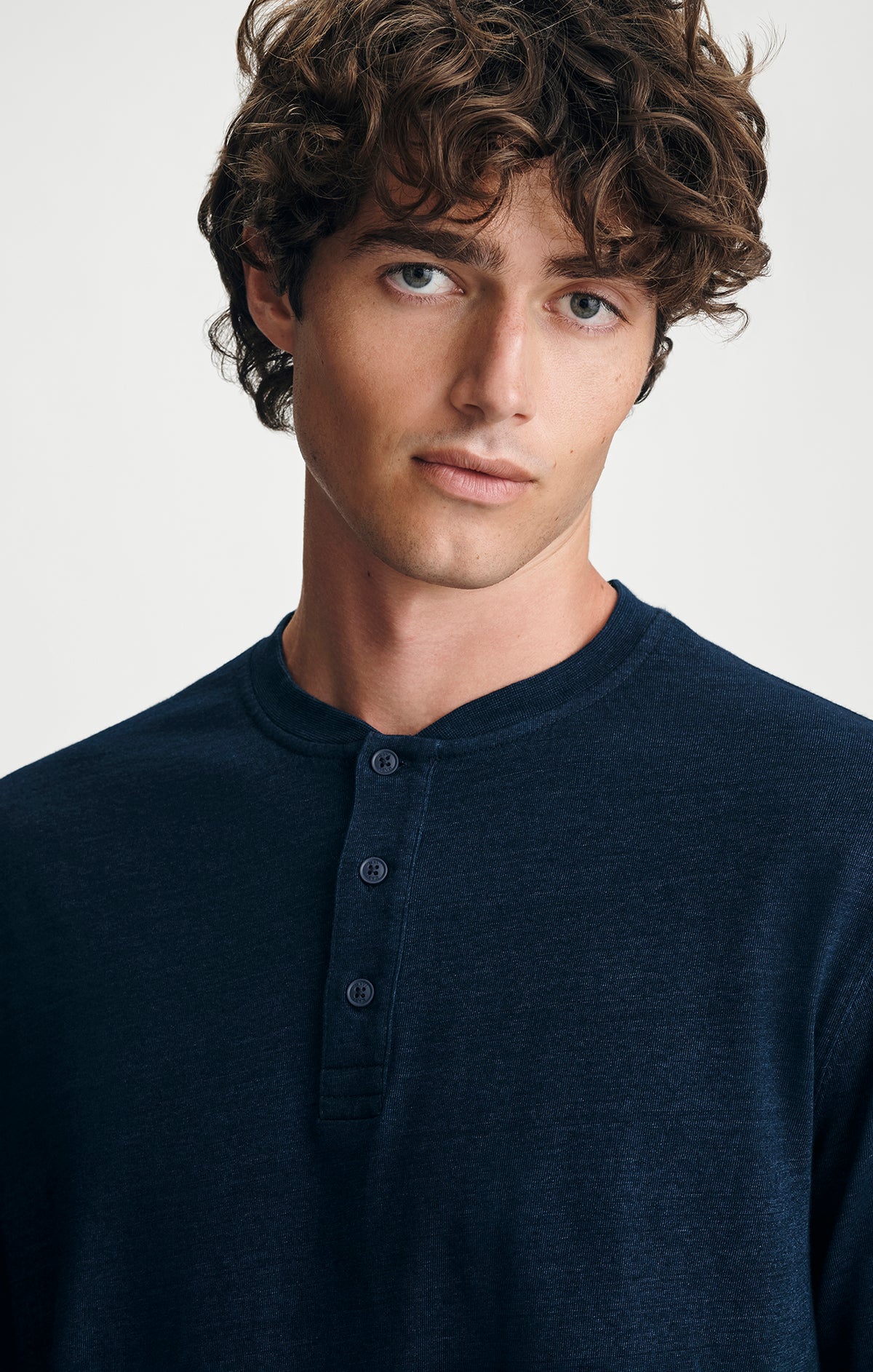 LONG SLEEVE HENLEY T-SHIRT IN DARK INDIGO - Mavi Jeans