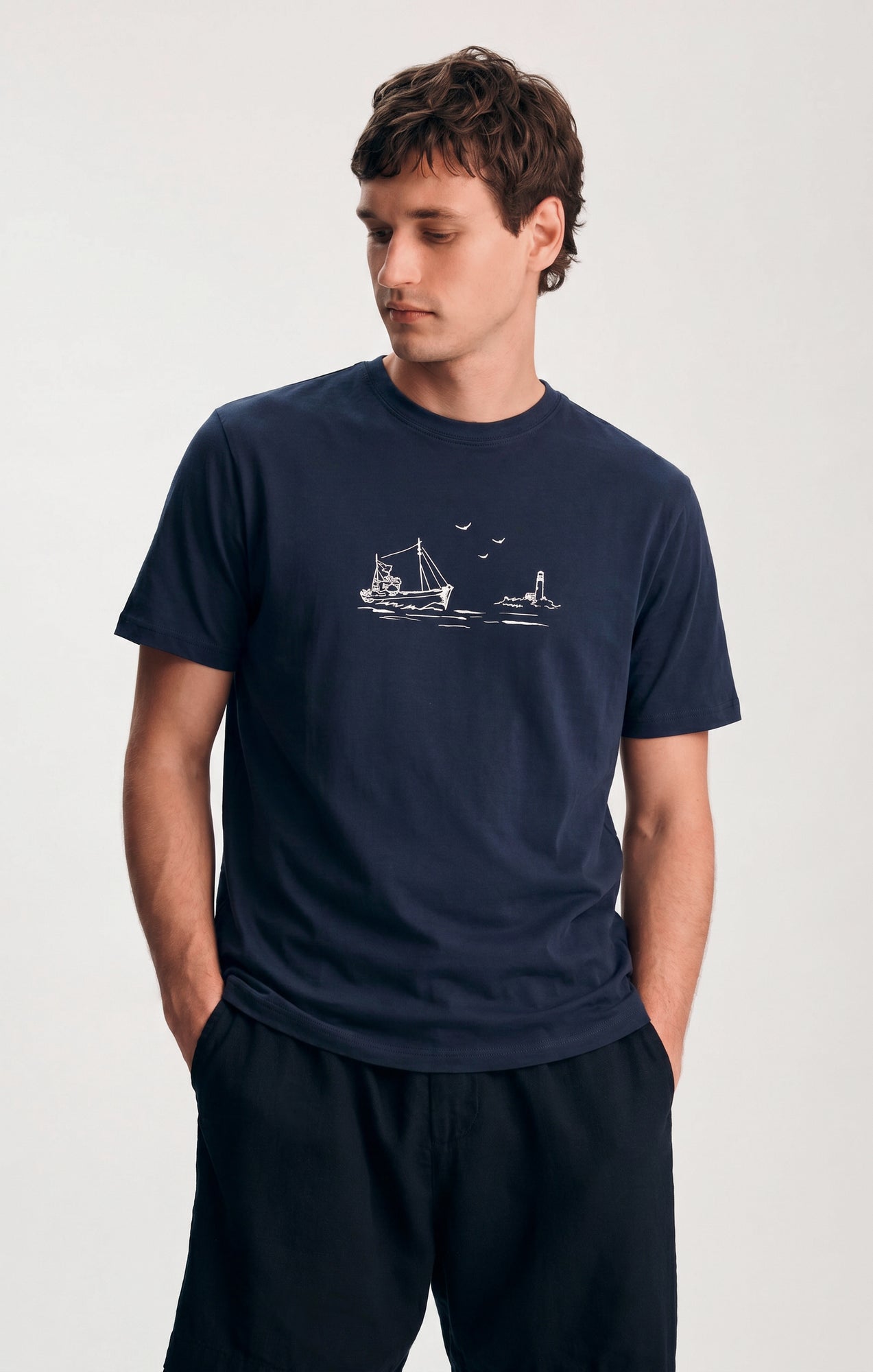 SAILBOAT GRAPHIC T-SHIRT IN BLACK IRIS - Mavi Jeans
