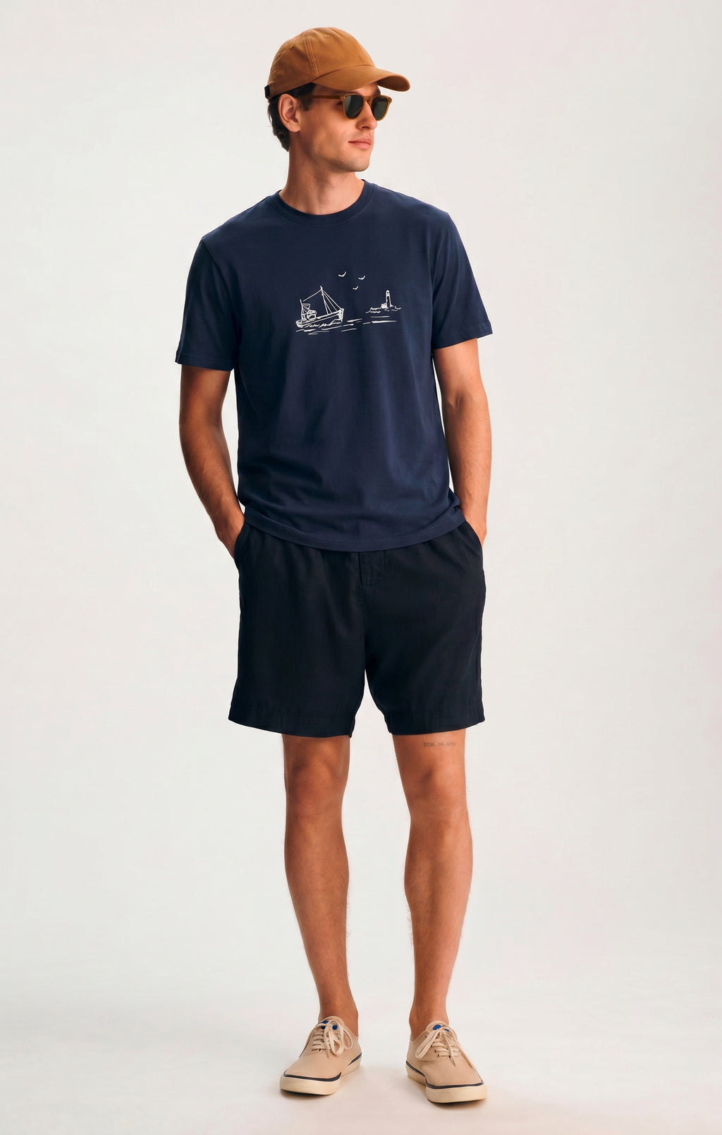 SAILBOAT GRAPHIC T-SHIRT IN BLACK IRIS
