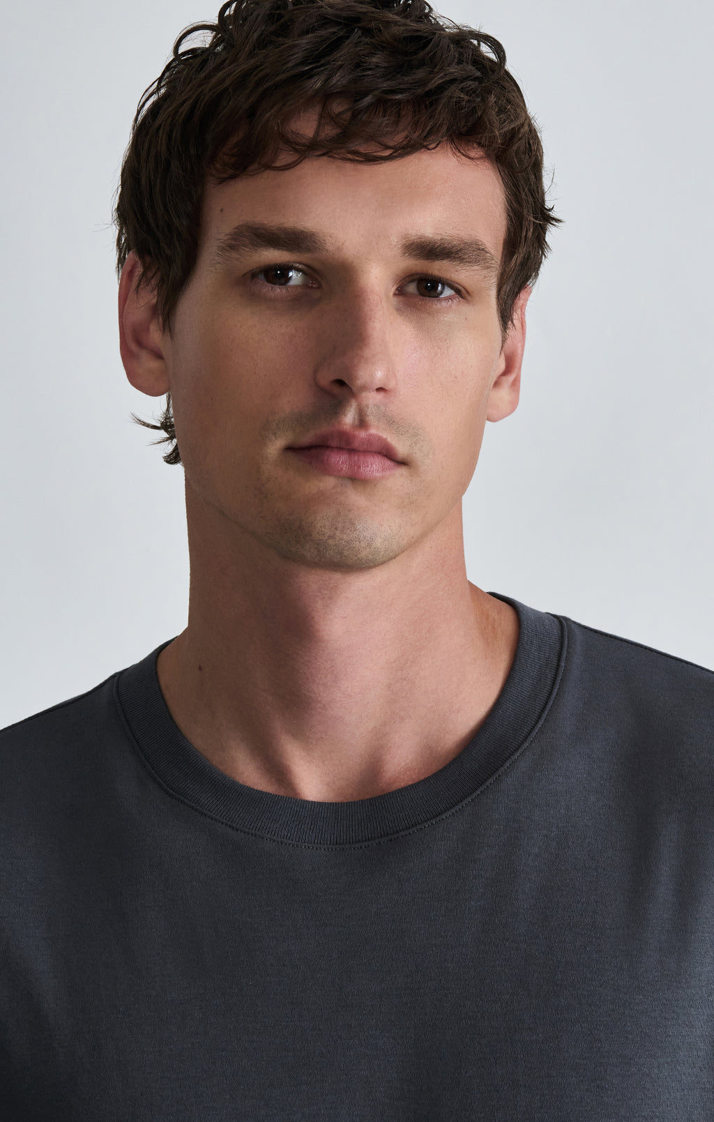INTERLOCK CREW NECK T-SHIRT IN IRON GATE - Mavi Jeans