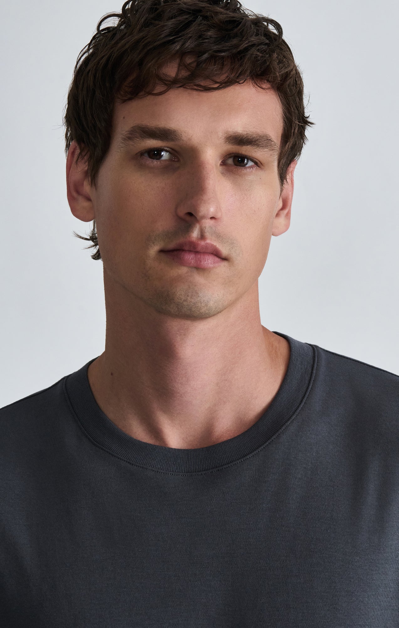 INTERLOCK CREW NECK T-SHIRT IN IRON GATE - Mavi Jeans