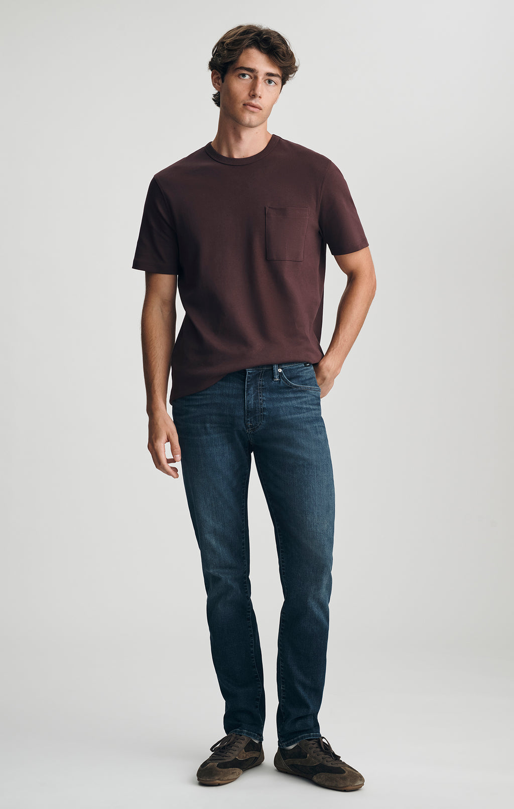 POCKET CREW NECK T-SHIRT IN FUDGE