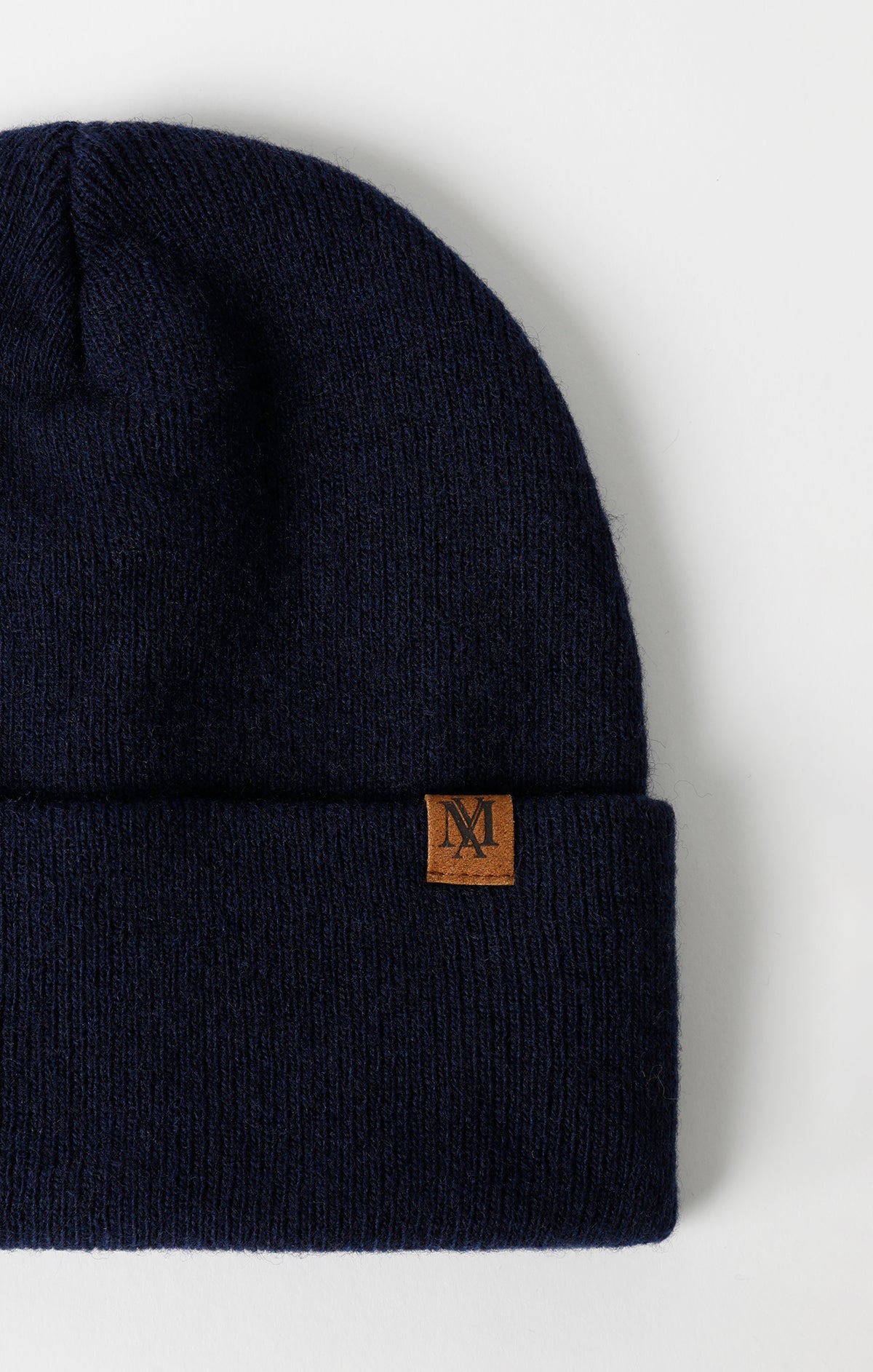 RIBBED LOGO TAB BEANIE IN NAVY