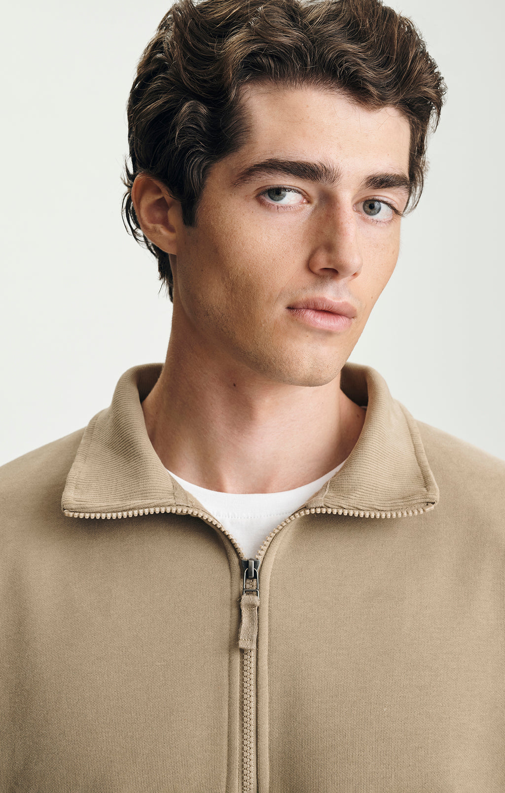 FLEECE QUARTER ZIP SWEATSHIRT IN BEIGE