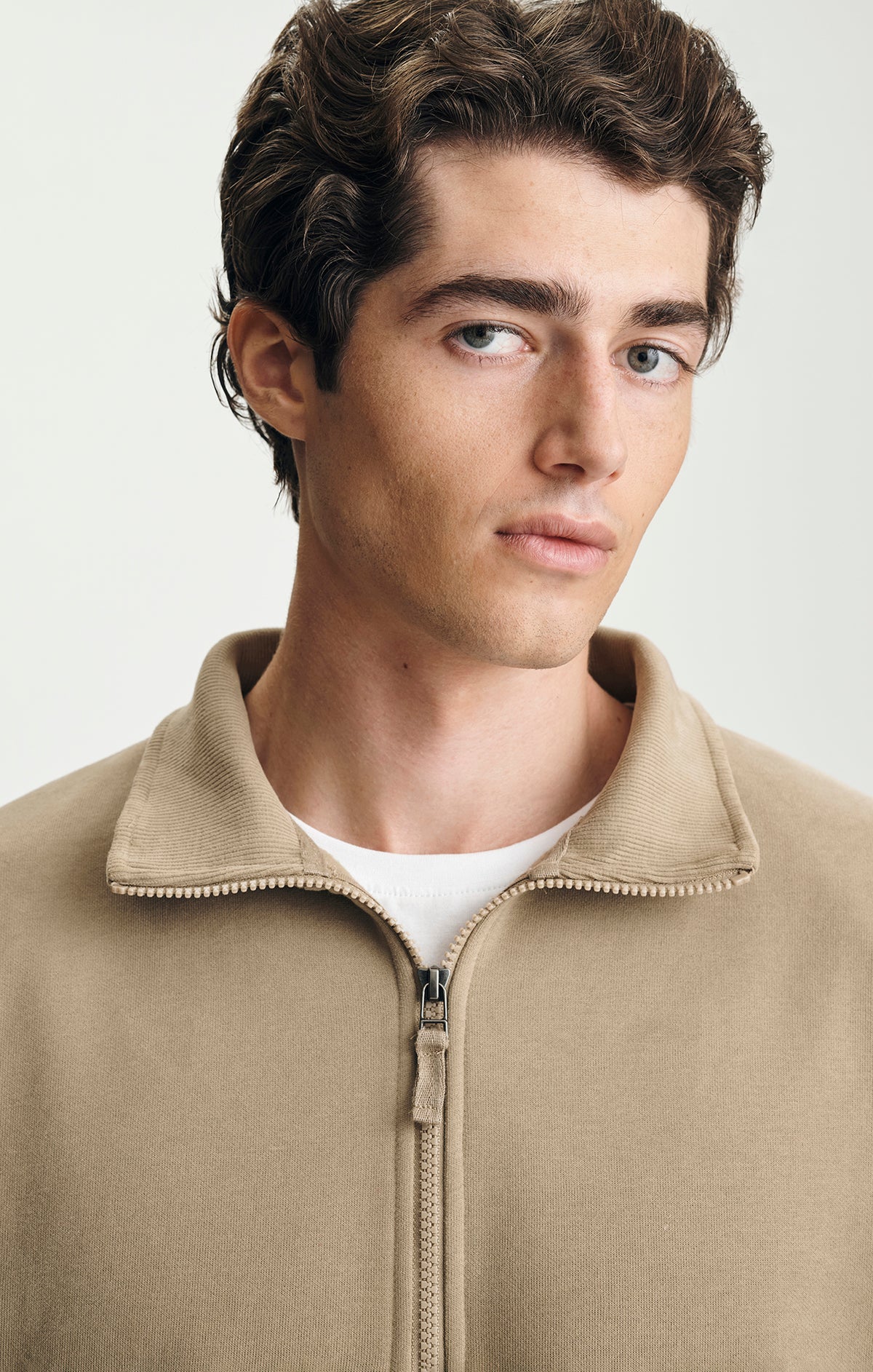FLEECE QUARTER ZIP SWEATSHIRT IN BEIGE