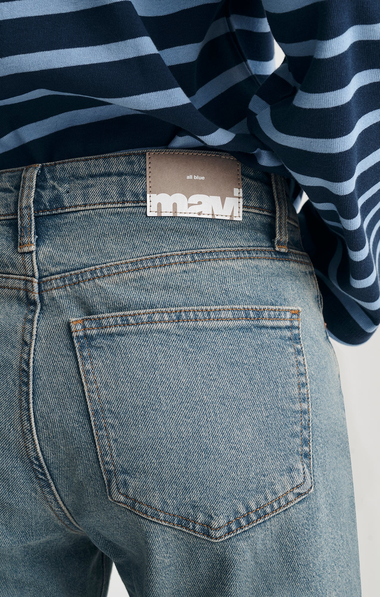 IBIZA LOOSE STRAIGHT LEG IN LIGHT SHADED DENIM - Mavi Jeans