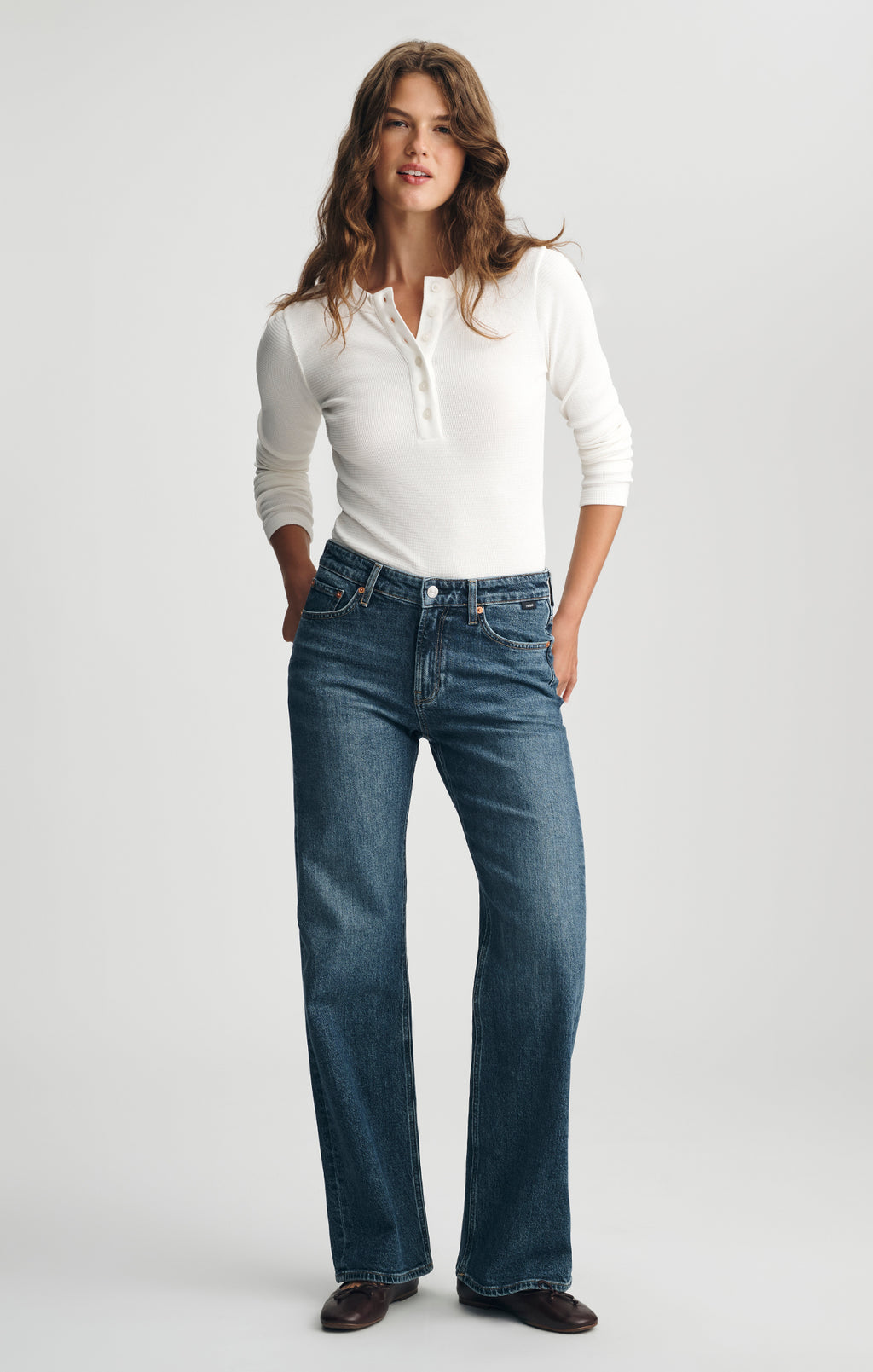 TAYLOR STRAIGHT LEG IN DARK BRUSHED CLASSIC BLUE - Mavi Jeans