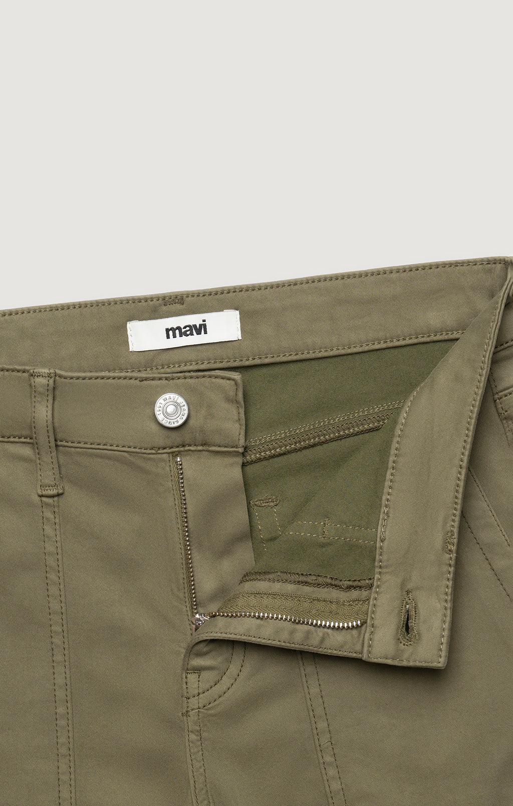 VICKY PATCH POCKET BOOTCUT IN DARK OLIVE SATEEN - Mavi Jeans