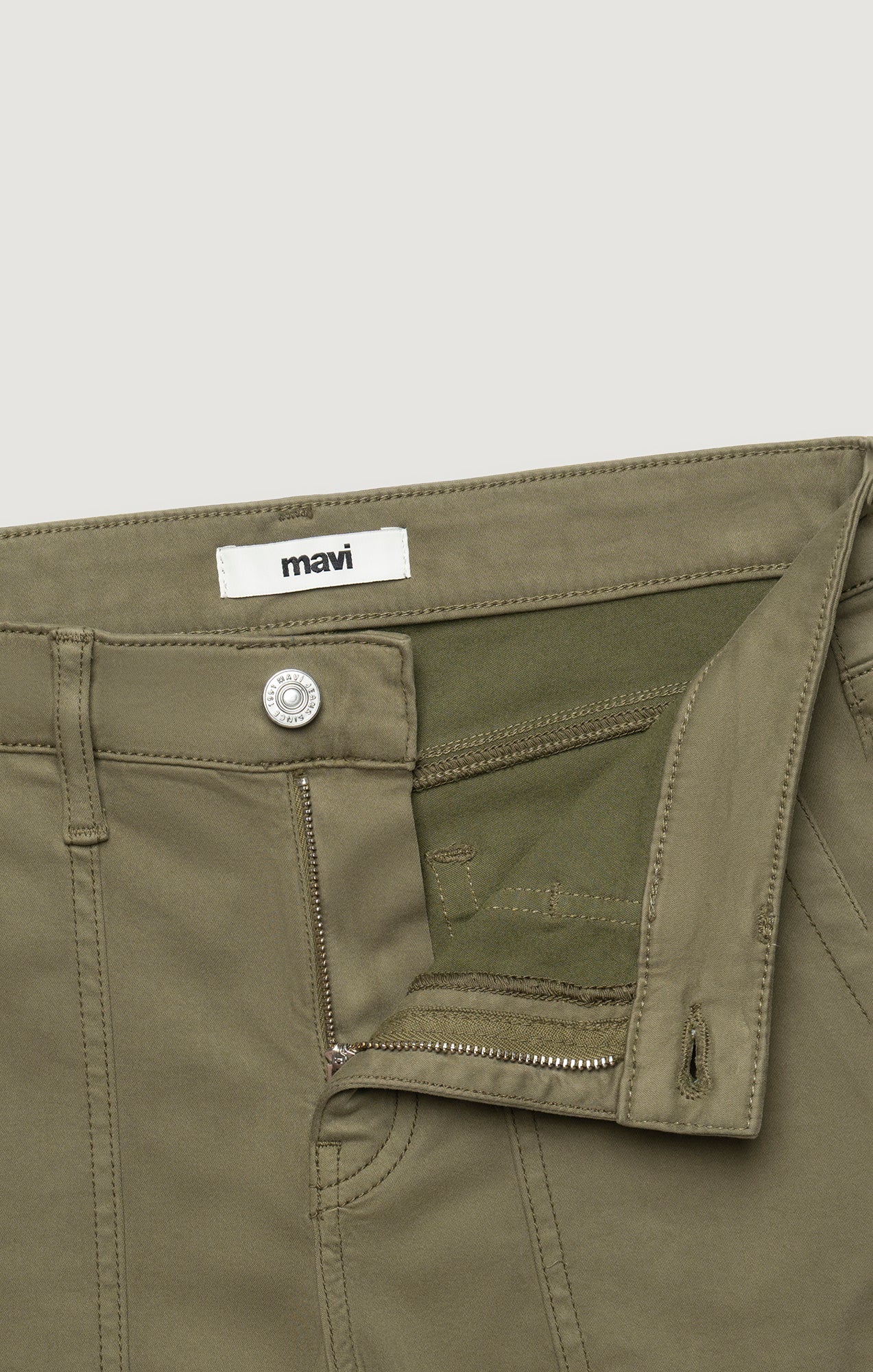 VICKY PATCH POCKET BOOTCUT IN DARK OLIVE SATEEN - Mavi Jeans