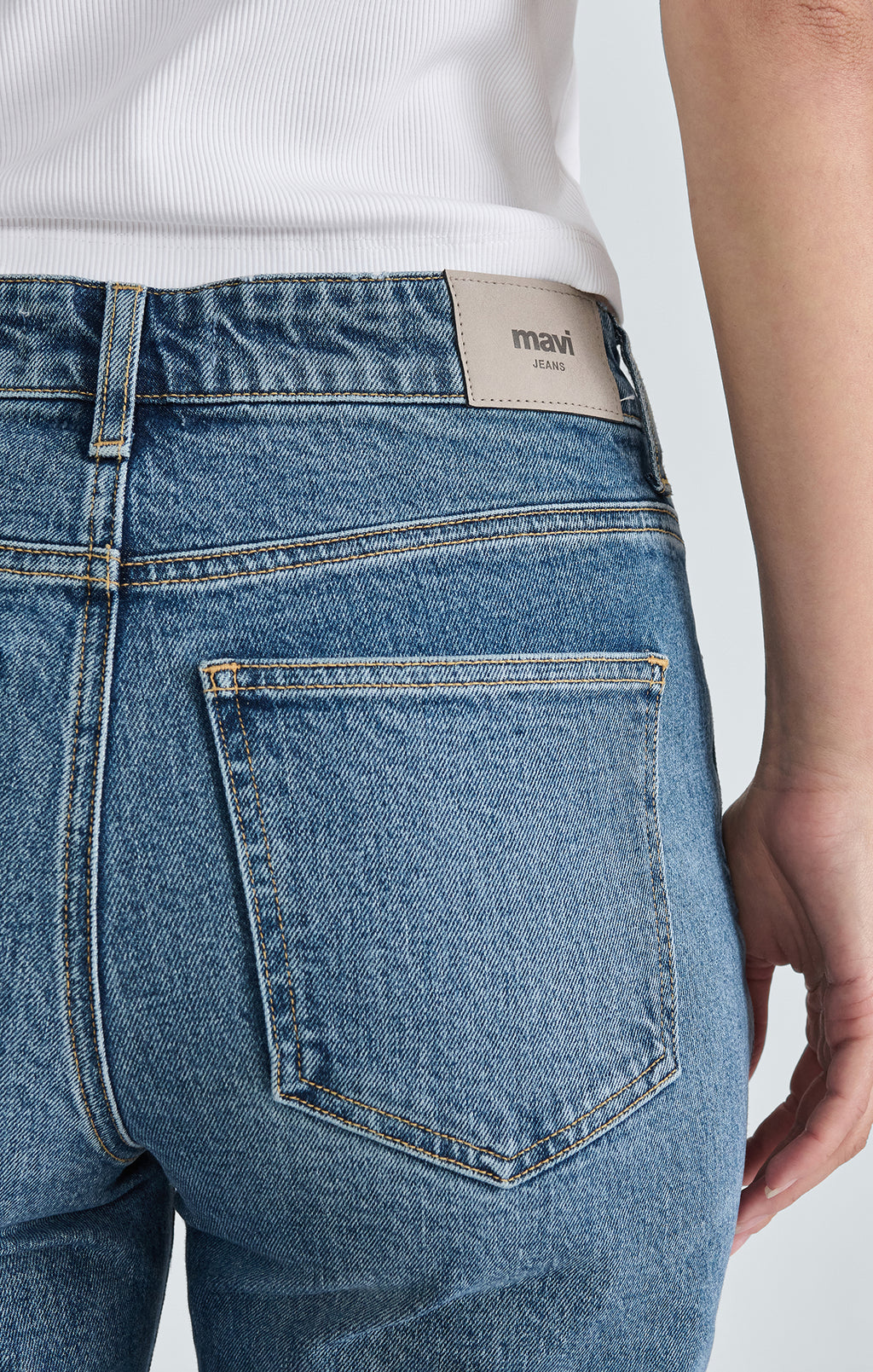 NEW YORK STRAIGHT LEG IN MID SHADED CLASSIC BLUE - Mavi Jeans