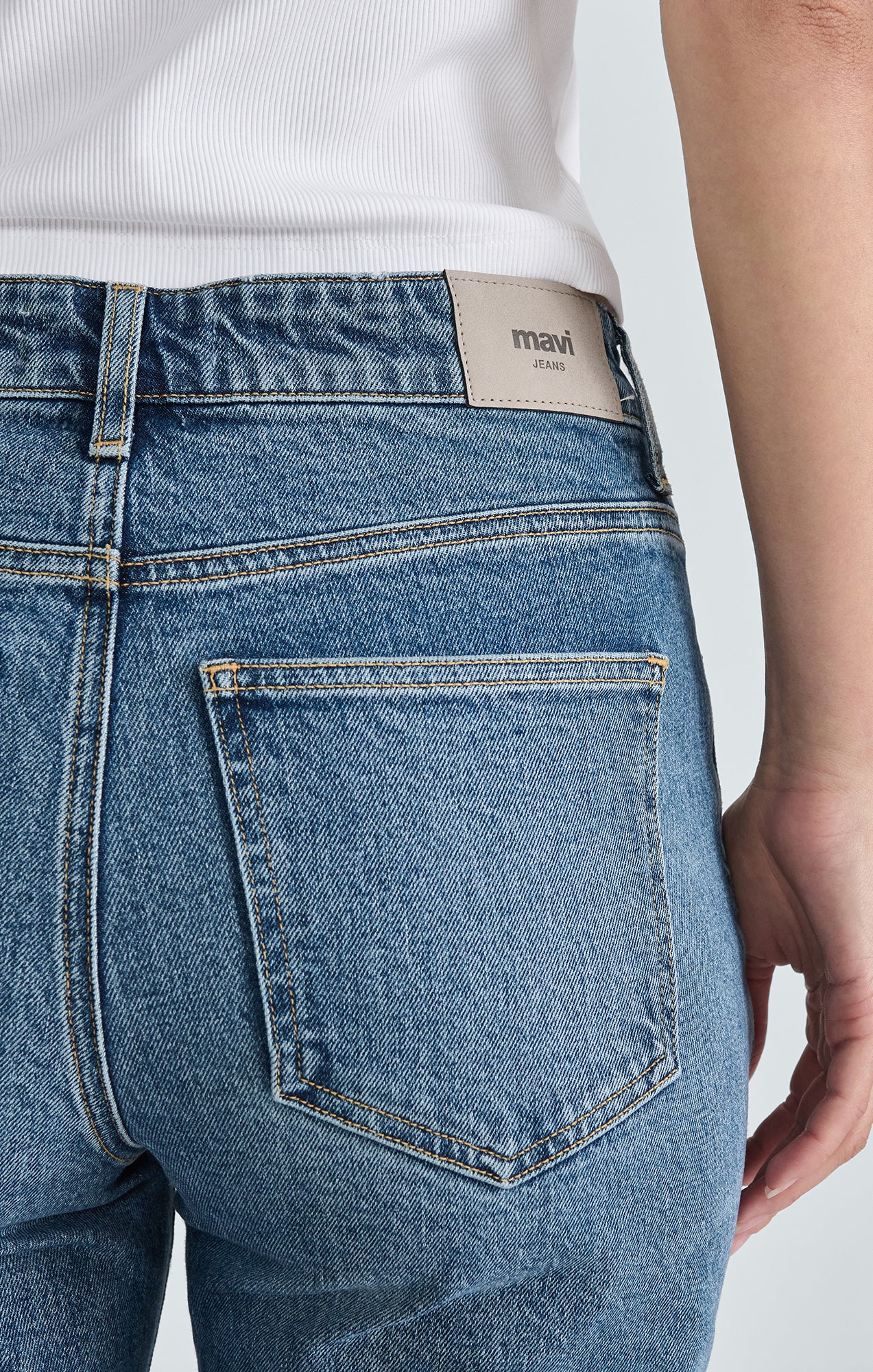 NEW YORK STRAIGHT LEG IN MID SHADED CLASSIC BLUE - Mavi Jeans