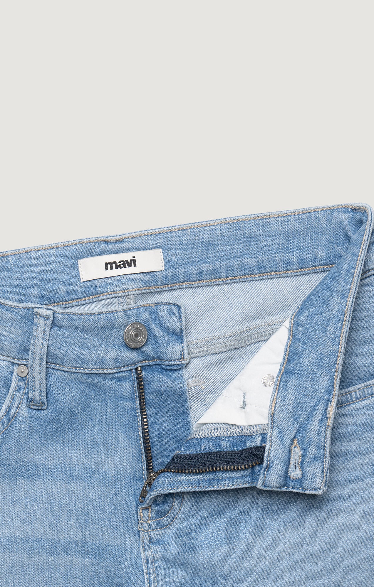 Mavi Women's Emma Slim Boyfriend In Light Brushed Flex Blue – Mavi