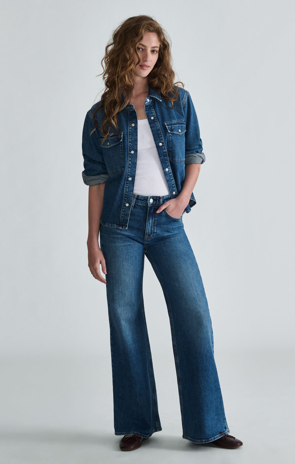 GRACE RELAXED FLARE IN MID BRUSHED CLASSIC BLUE - Mavi Jeans