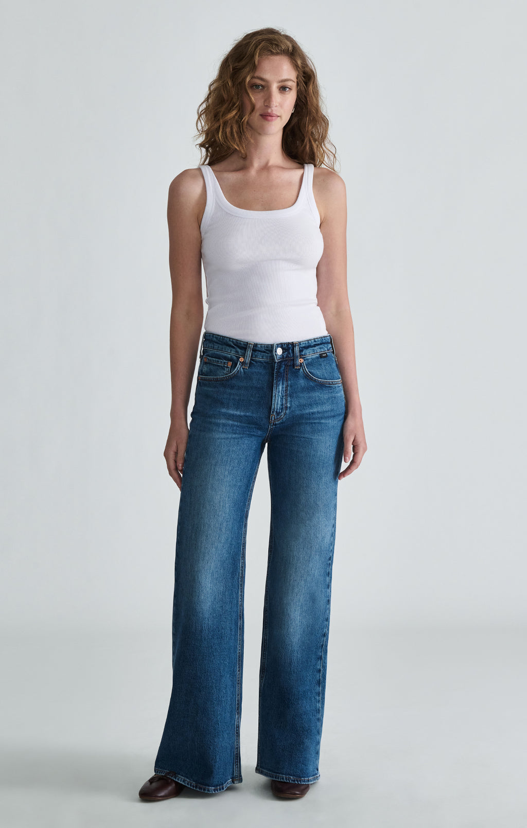 GRACE RELAXED FLARE IN MID BRUSHED CLASSIC BLUE - Mavi Jeans