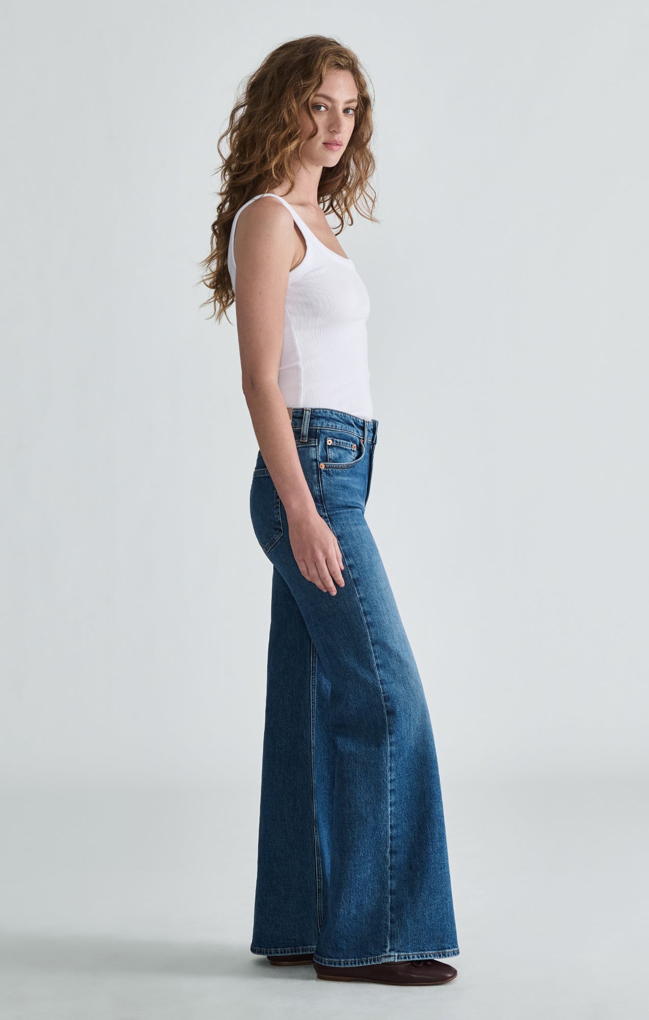 GRACE RELAXED FLARE IN MID BRUSHED CLASSIC BLUE - Mavi Jeans