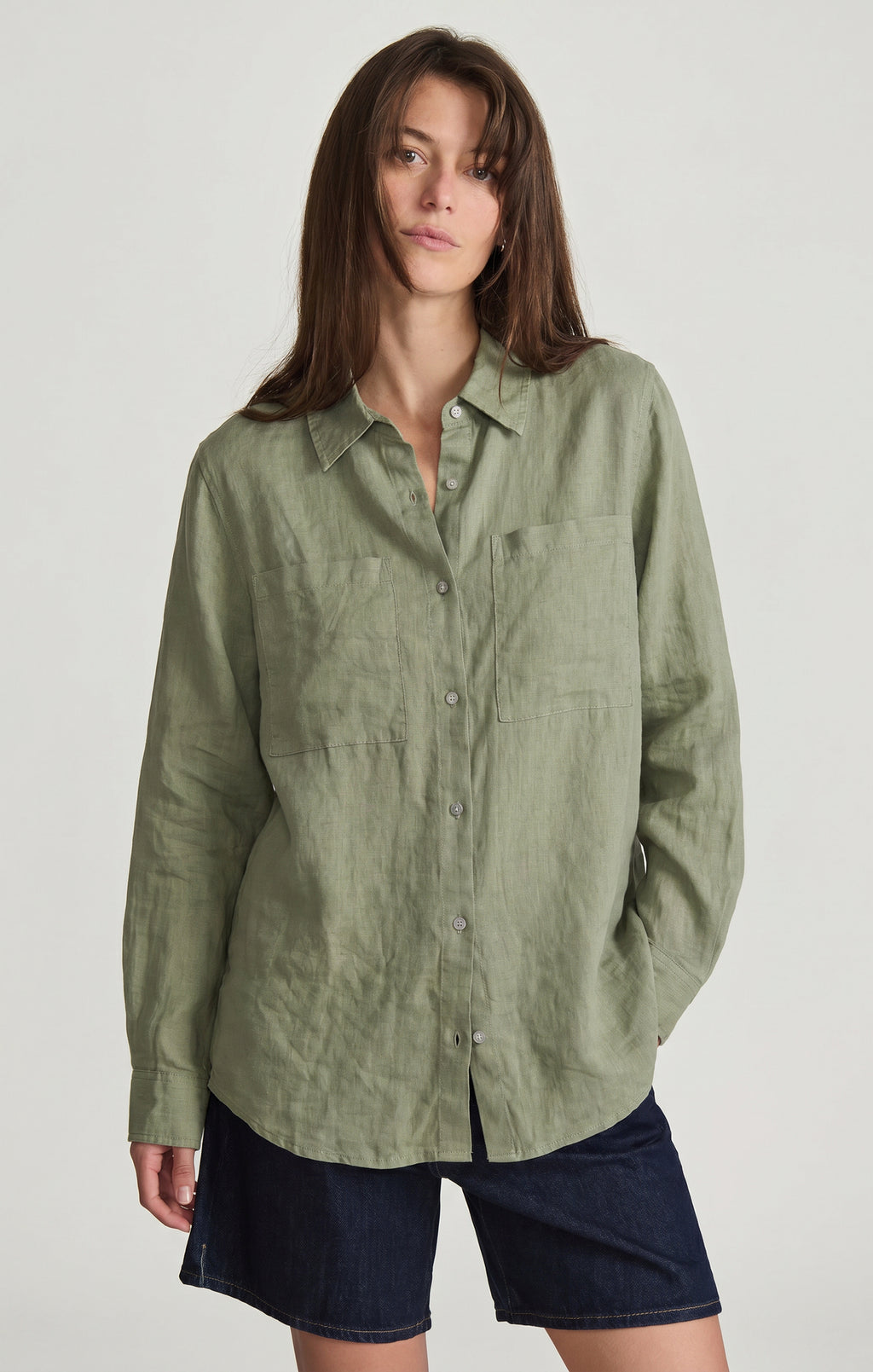 LINEN DOUBLE POCKET BUTTON-UP SHIRT IN SEA SPRAY