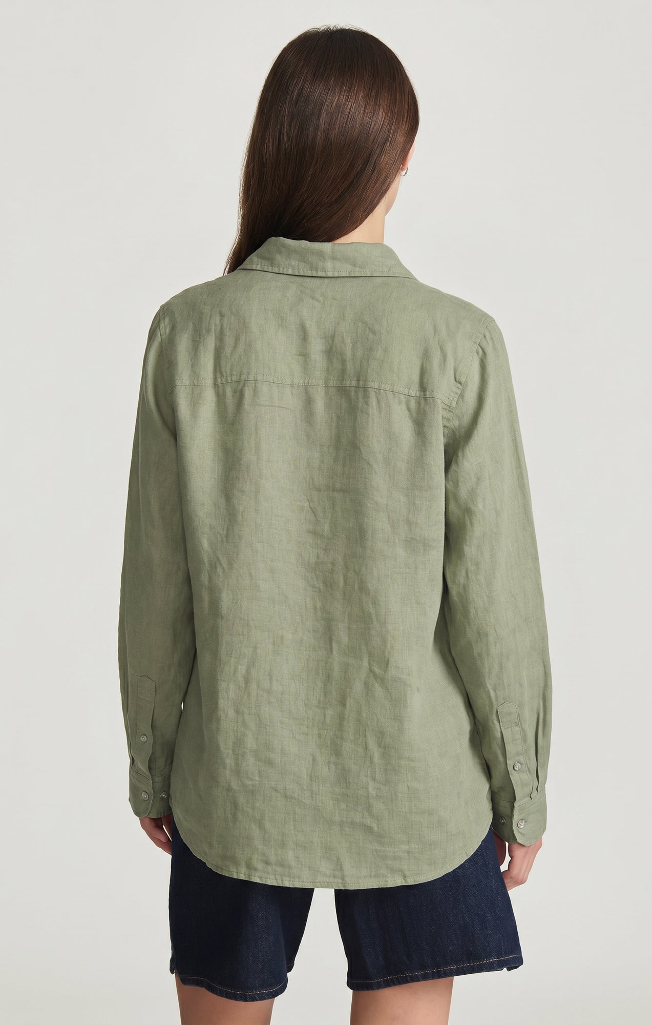 LINEN DOUBLE POCKET BUTTON-UP SHIRT IN SEA SPRAY