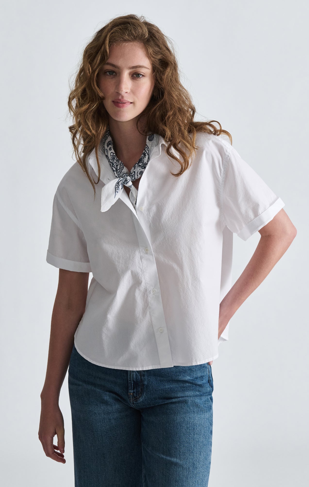 SHORT SLEEVE BUTTON-UP SHIRT IN WHITE