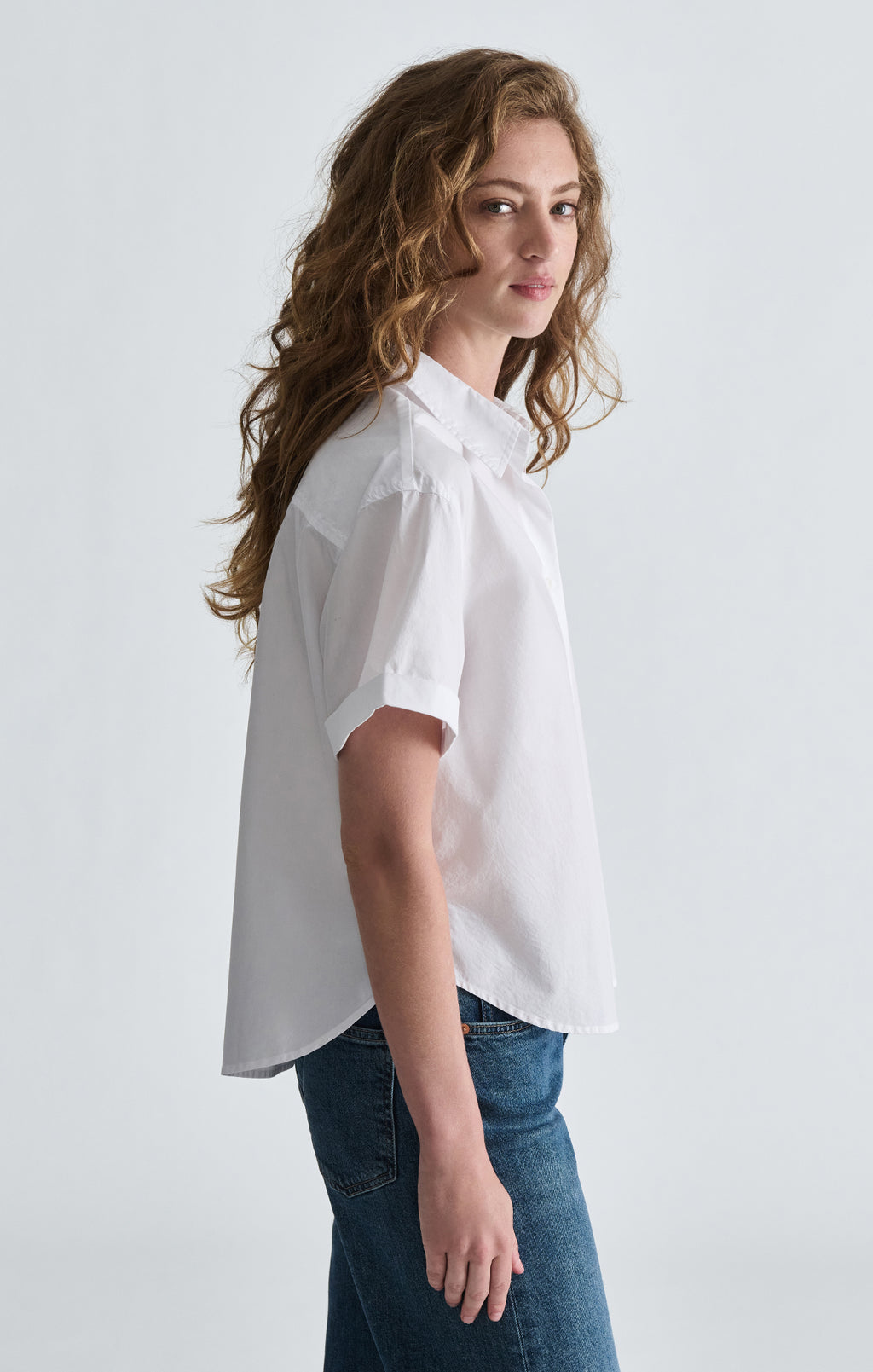 SHORT SLEEVE BUTTON-UP SHIRT IN WHITE