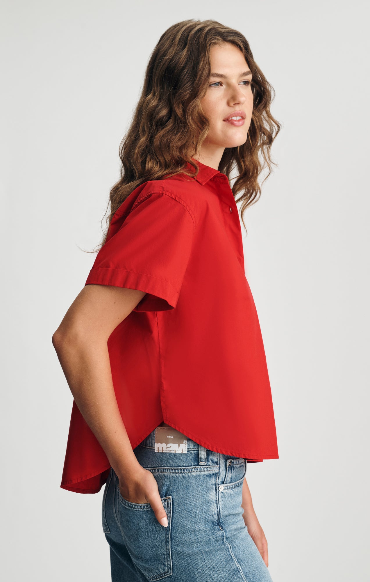 SHORT SLEEVE BUTTON-UP SHIRT IN EQUESTRIAN RED