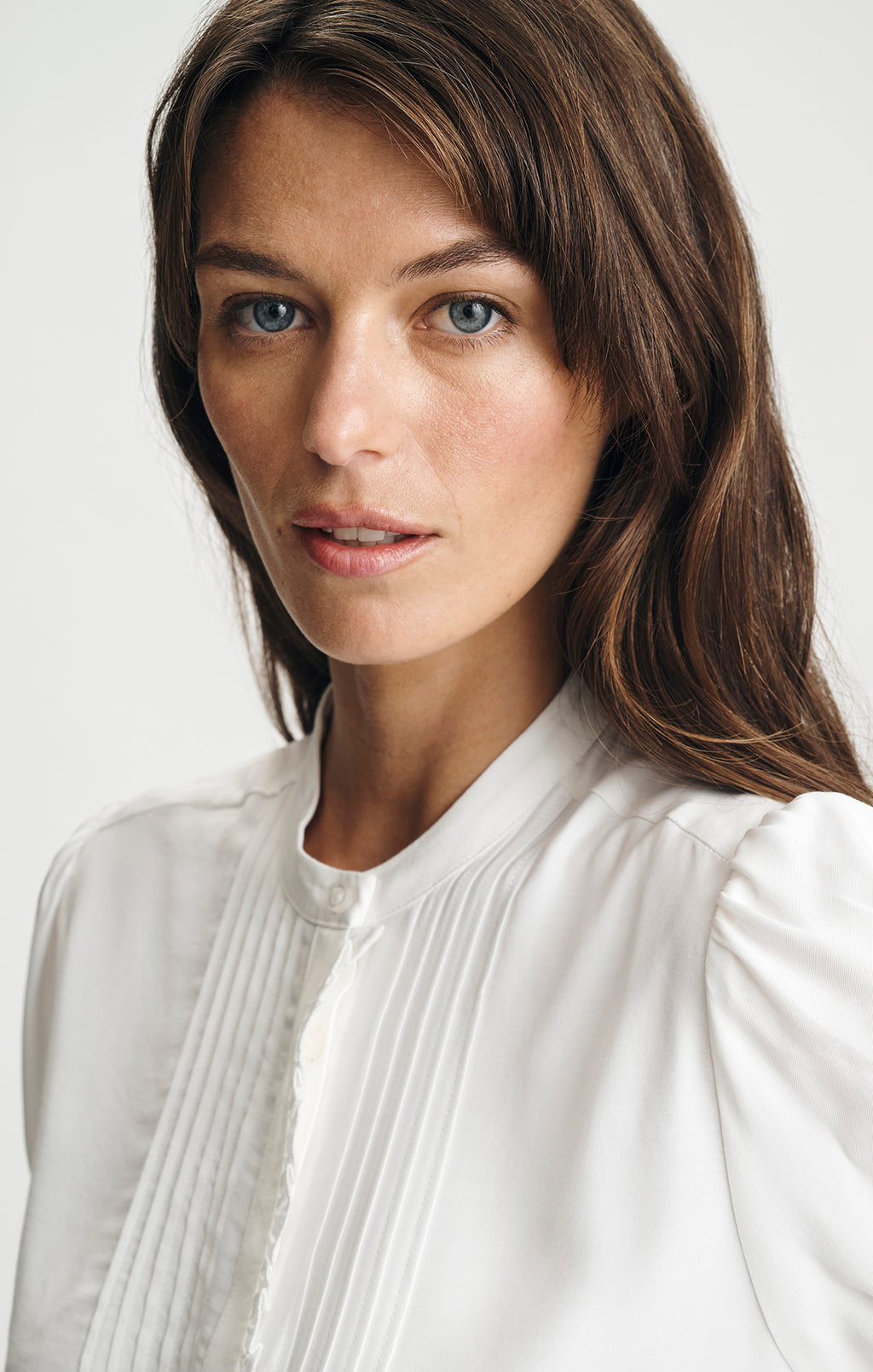 SHORT SLEEVE PINTUCK LACE TRIM SHIRT IN ANTIQUE WHITE - Mavi Jeans