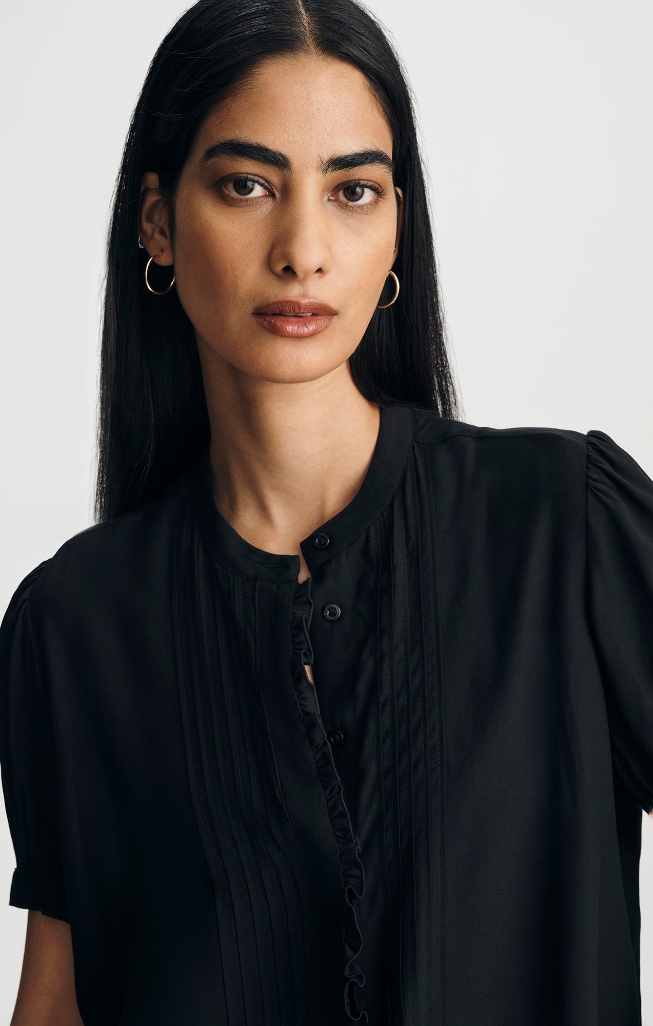 SHORT SLEEVE PINTUCK LACE TRIM SHIRT IN BLACK - Mavi Jeans