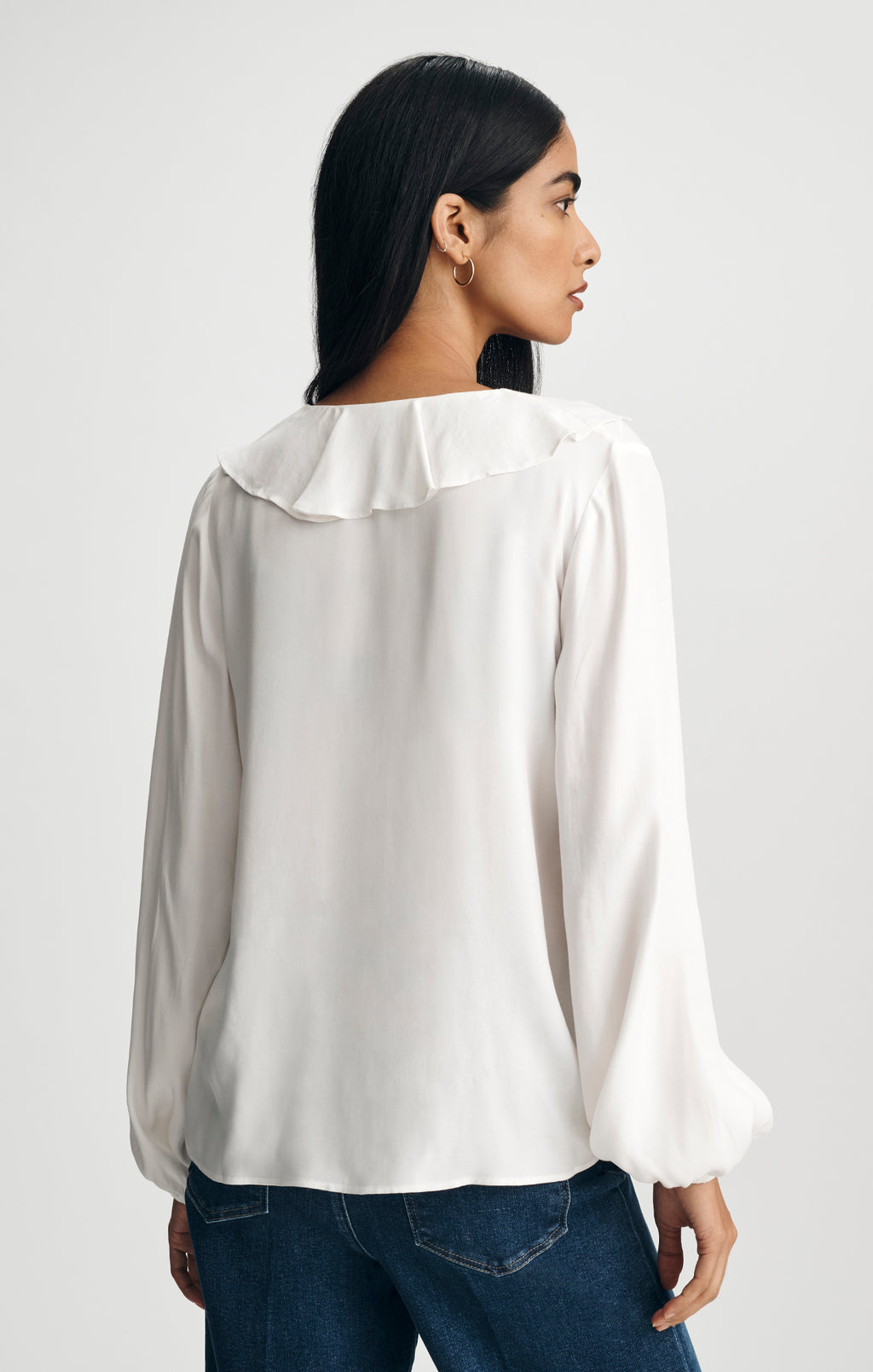 RUFFLE V-NECK SHIRT IN ANTIQUE WHITE - Mavi Jeans