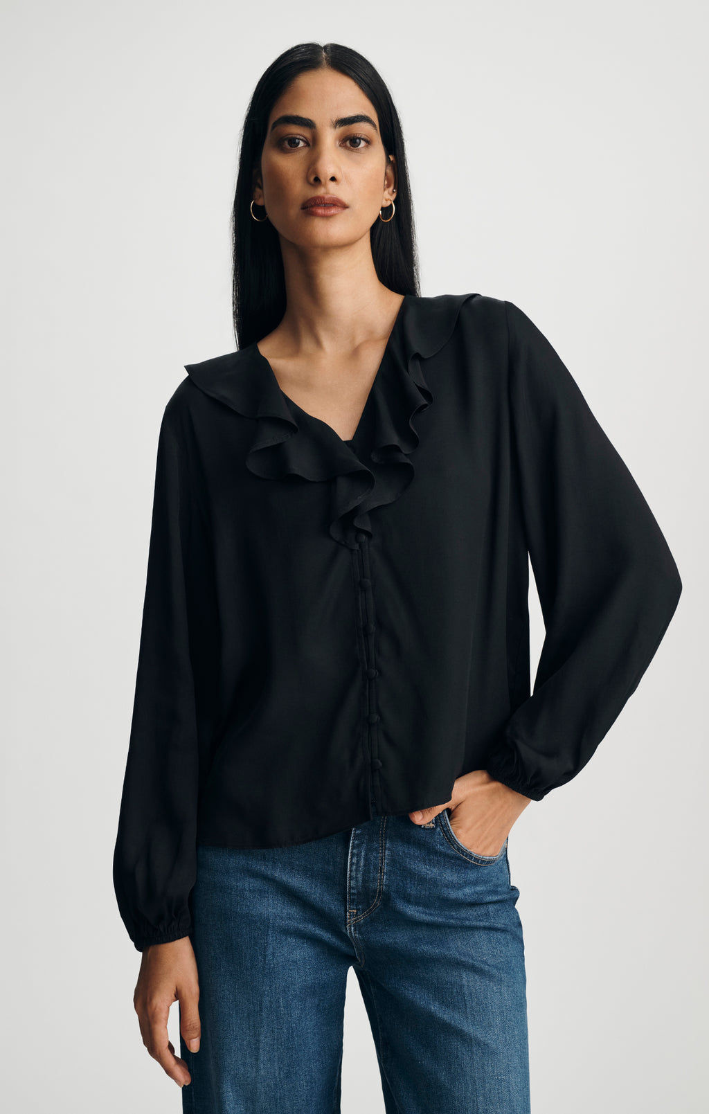 RUFFLE V-NECK SHIRT IN BLACK - Mavi Jeans