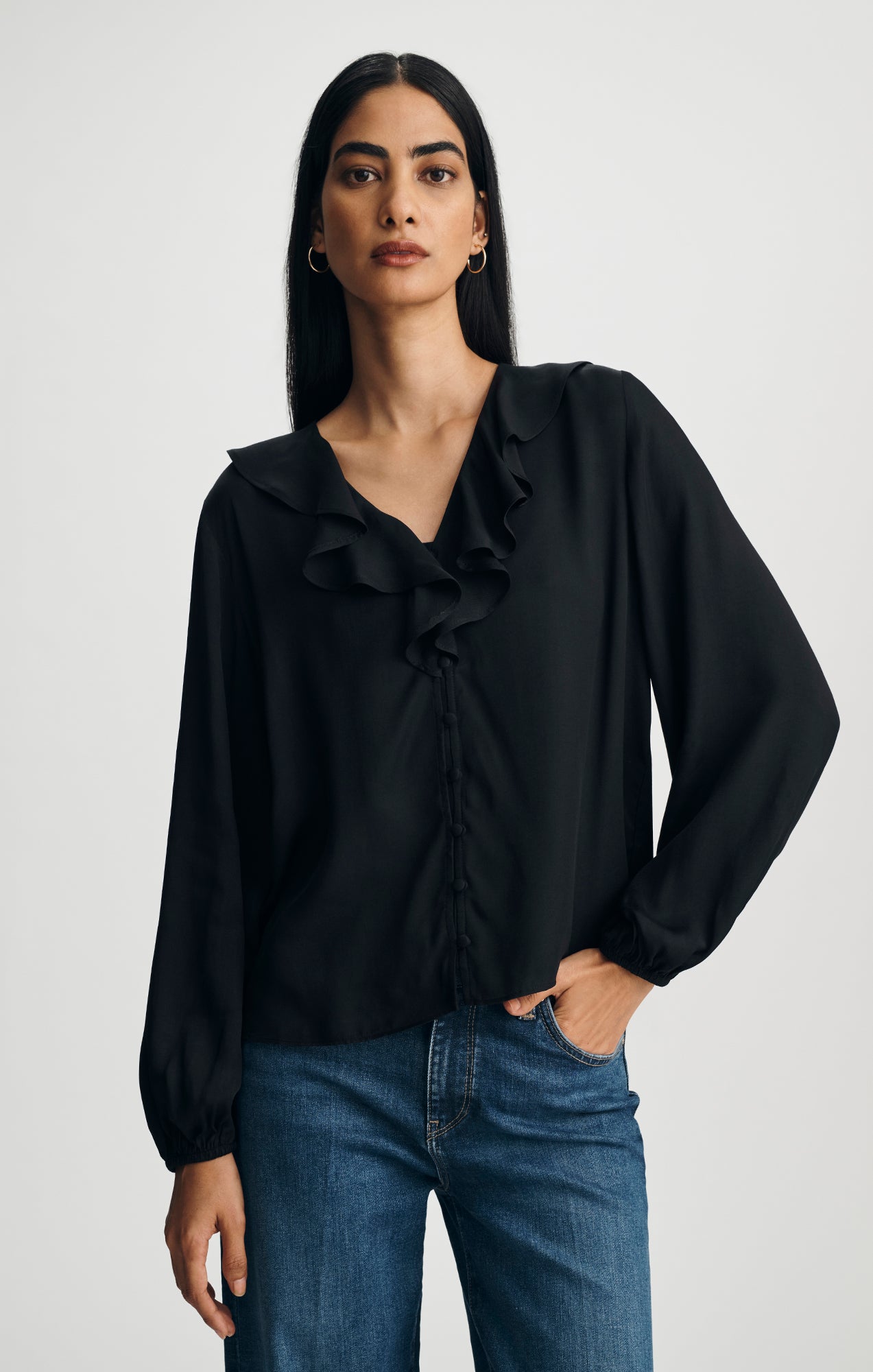 RUFFLE V-NECK SHIRT IN BLACK - Mavi Jeans
