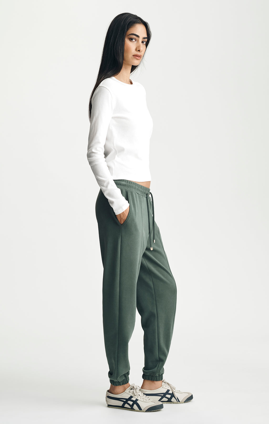 LUXE TOUCH TENCEL™ SWEATPANTS IN CLIMBING IVY - Mavi Jeans