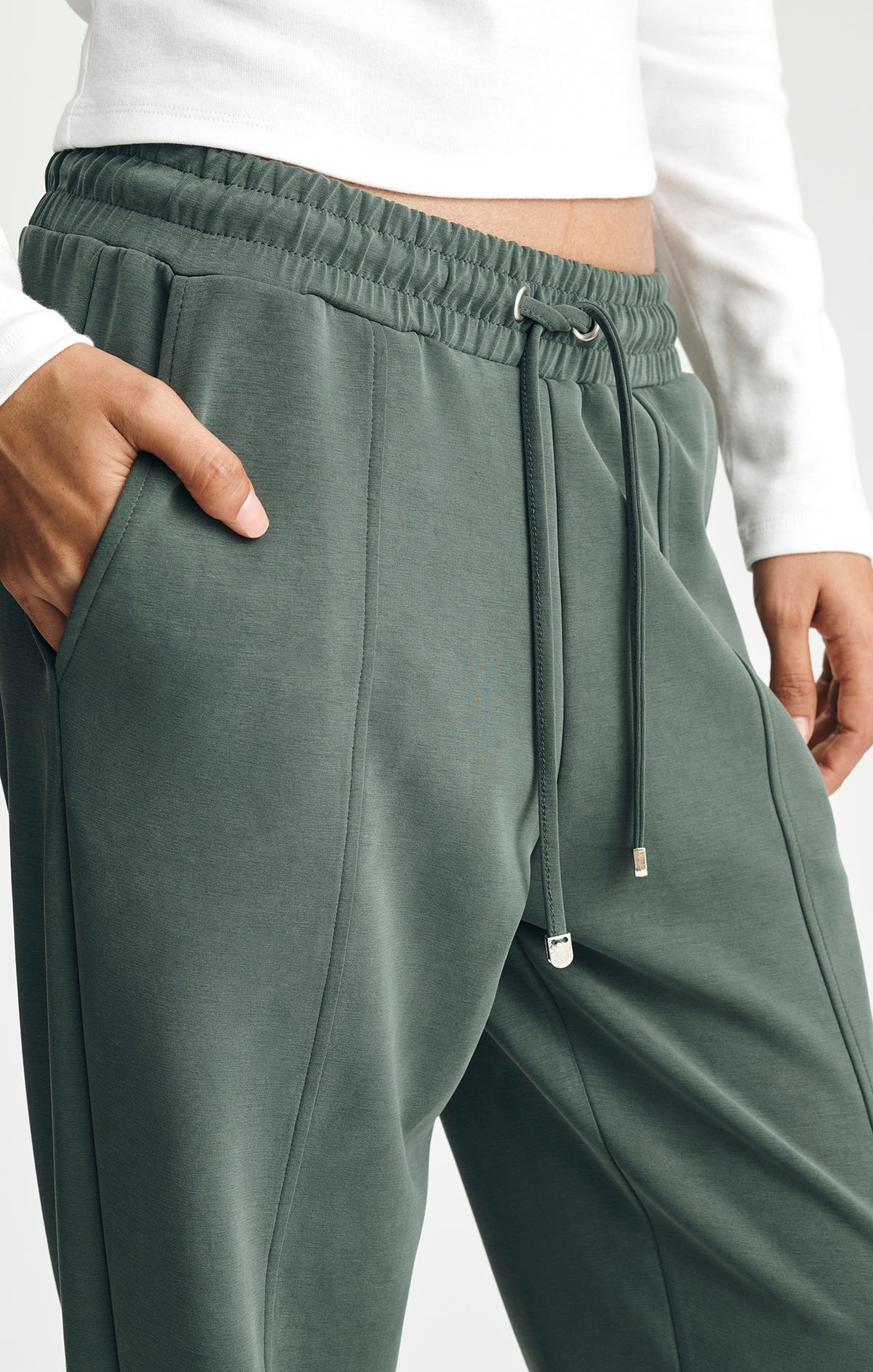 LUXE TOUCH TENCEL™ SWEATPANTS IN CLIMBING IVY - Mavi Jeans