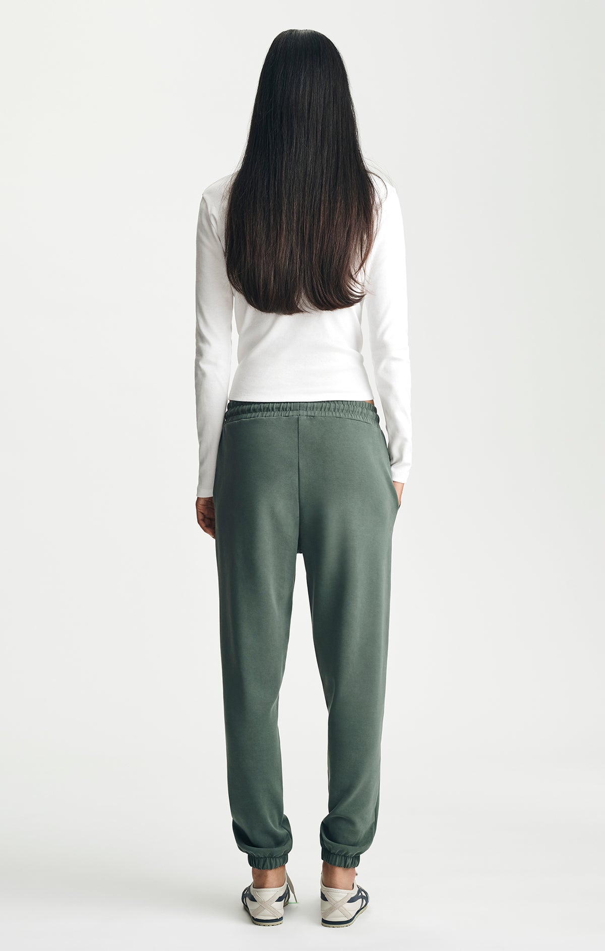 LUXE TOUCH TENCEL™ SWEATPANTS IN CLIMBING IVY - Mavi Jeans