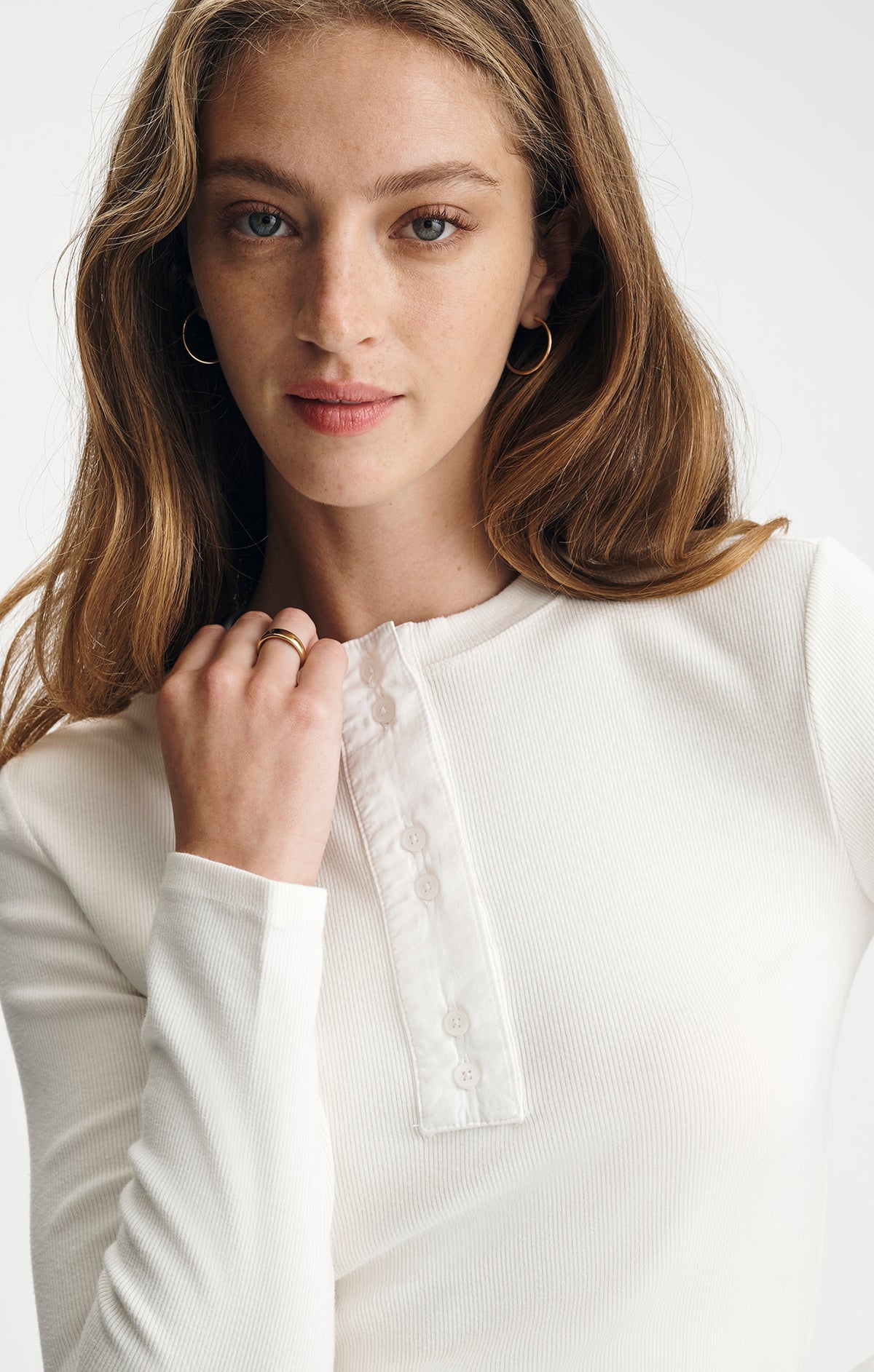 RIBBED LONG SLEEVE HENLEY T-SHIRT IN ANTIQUE WHITE - Mavi Jeans