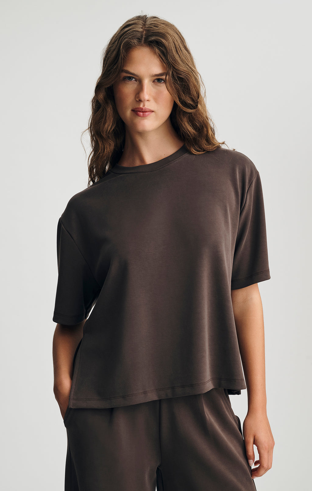 LUXE TOUCH TENCEL™ CREW NECK T-SHIRT IN COFFEE BEAN - Mavi Jeans