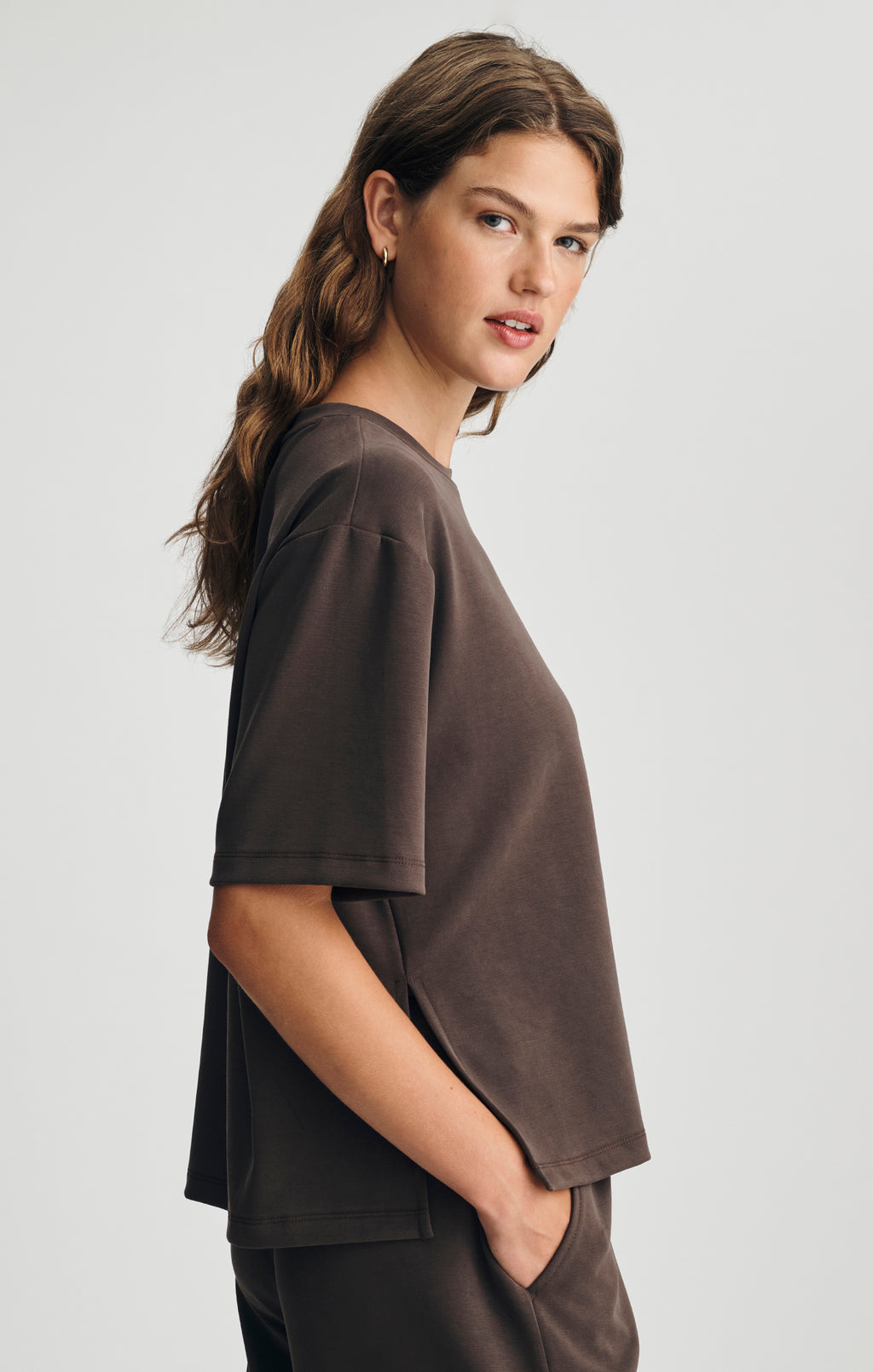 LUXE TOUCH TENCEL™ CREW NECK T-SHIRT IN COFFEE BEAN - Mavi Jeans