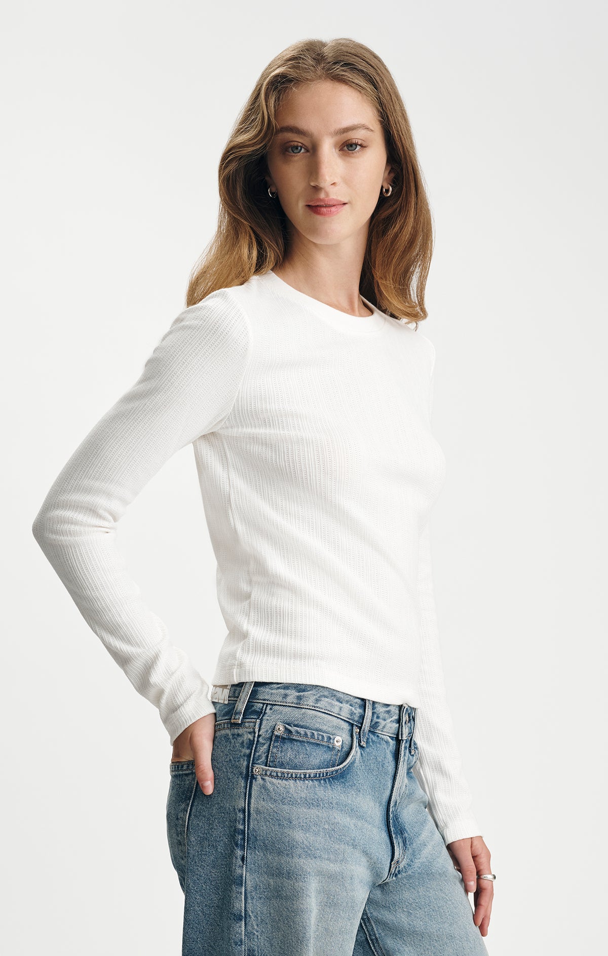 JACQUARD LONG SLEEVE T-SHIRT IN WHITE ALYSSUM
